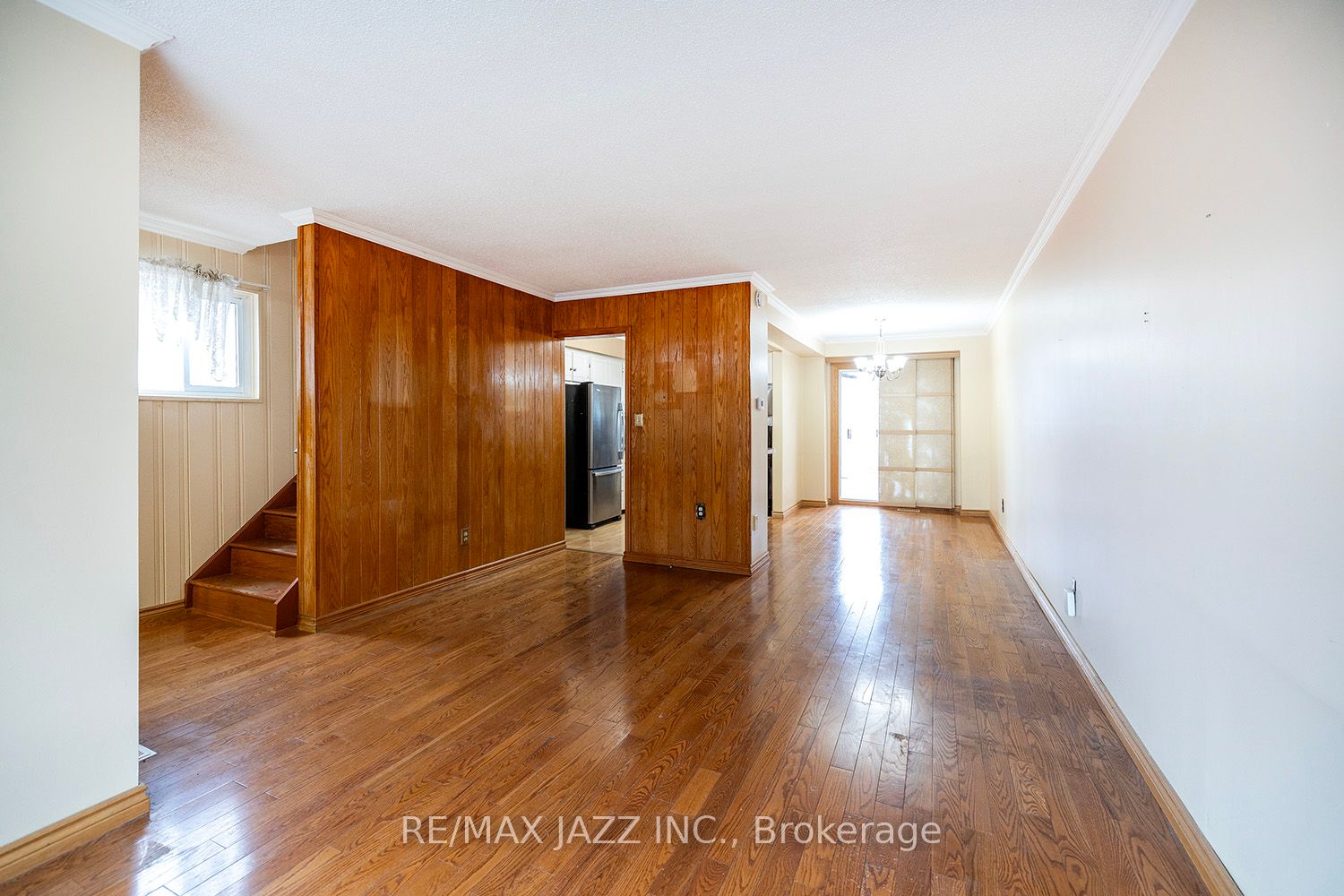 982 Renfrew Court