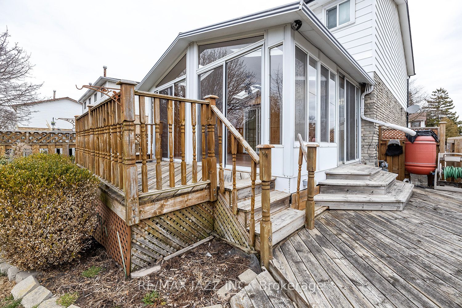 982 Renfrew Court