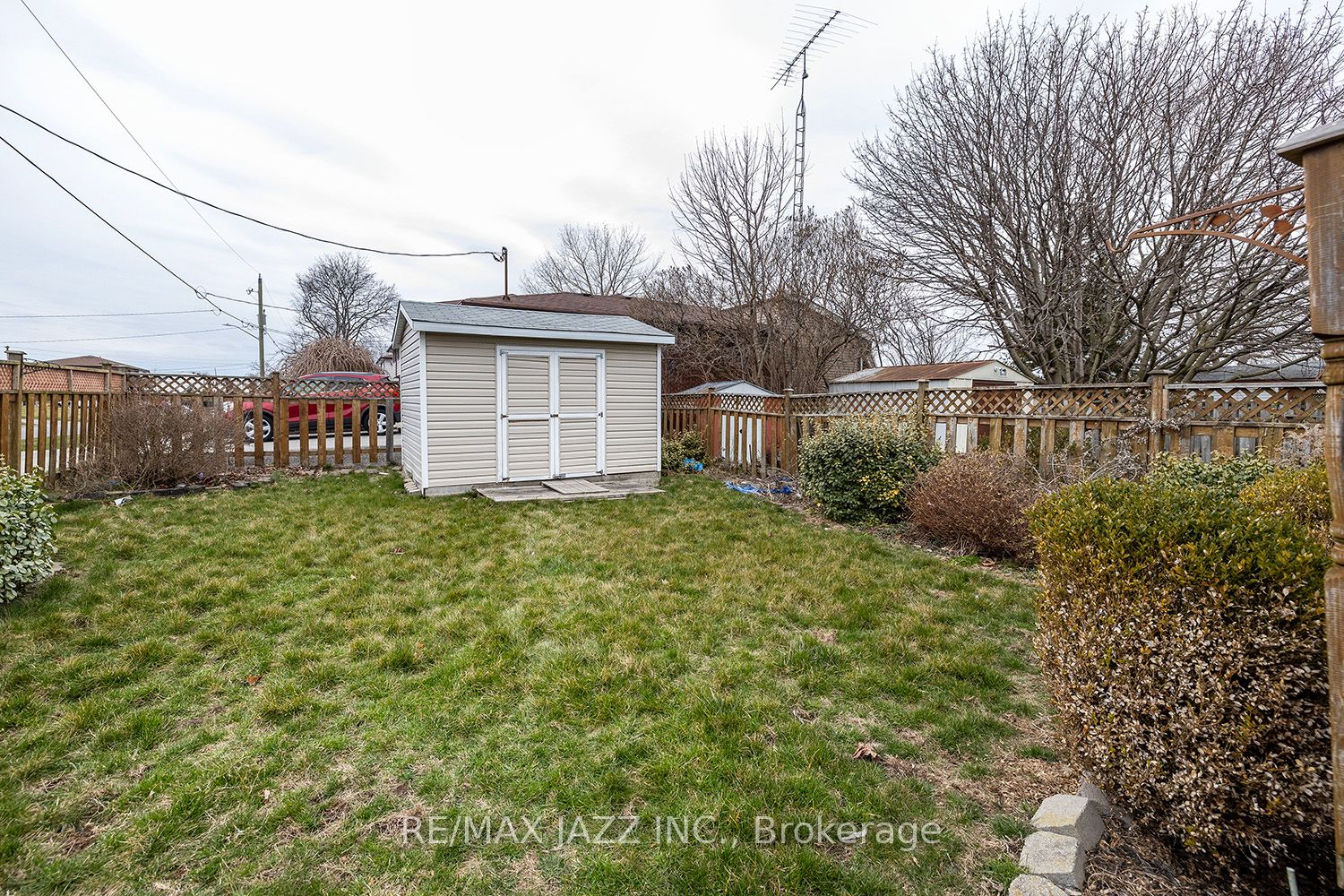982 Renfrew Court
