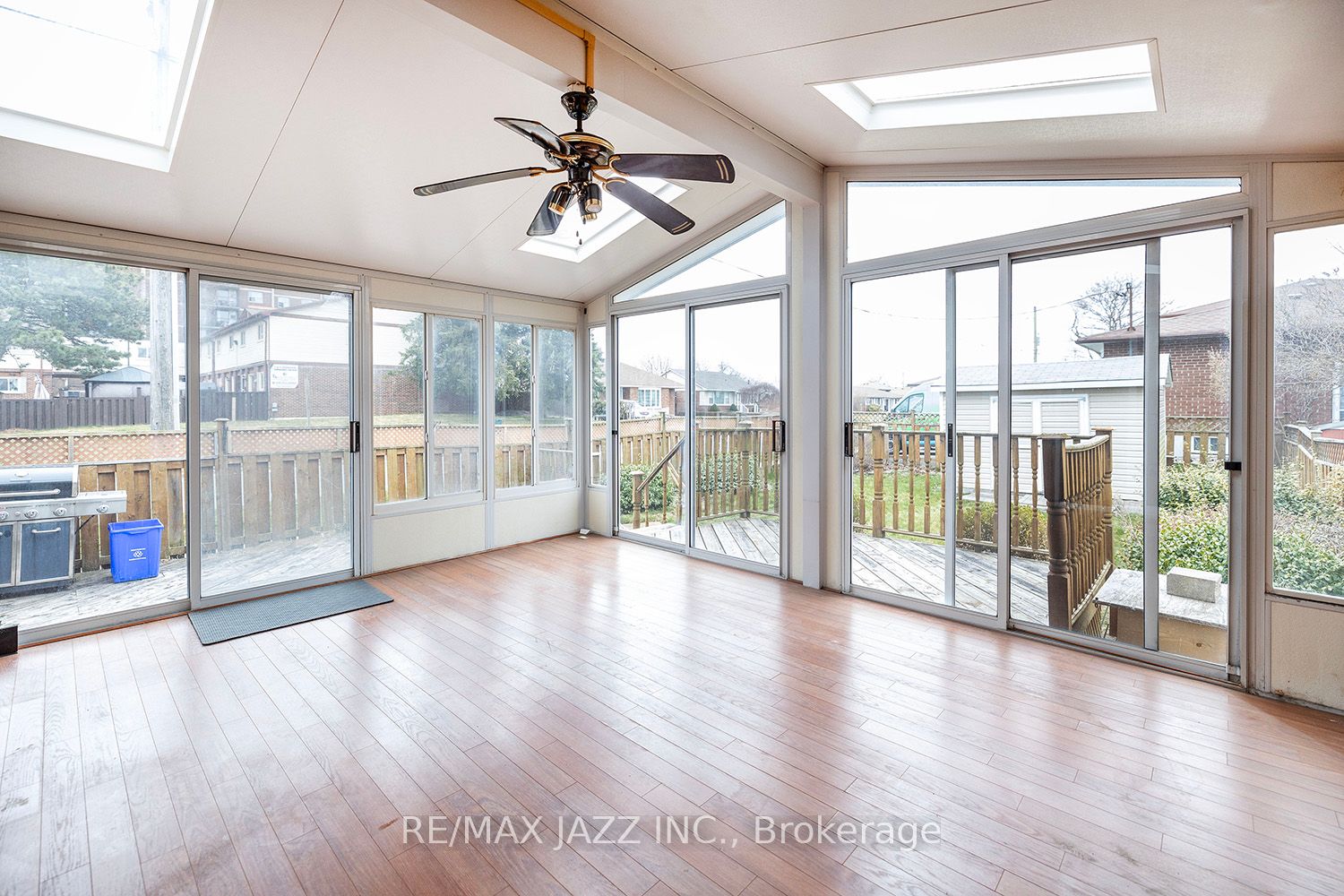 982 Renfrew Court