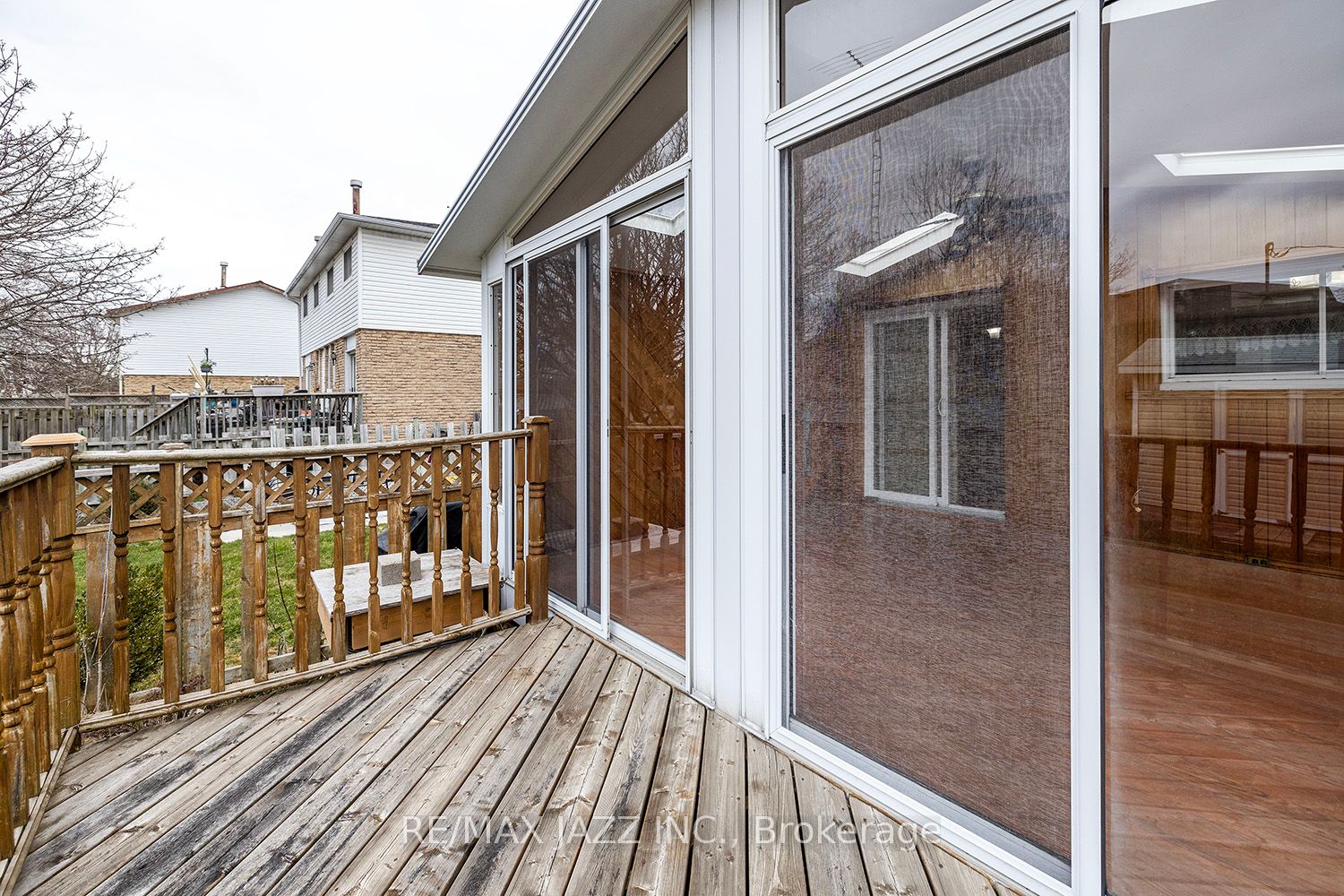 982 Renfrew Court