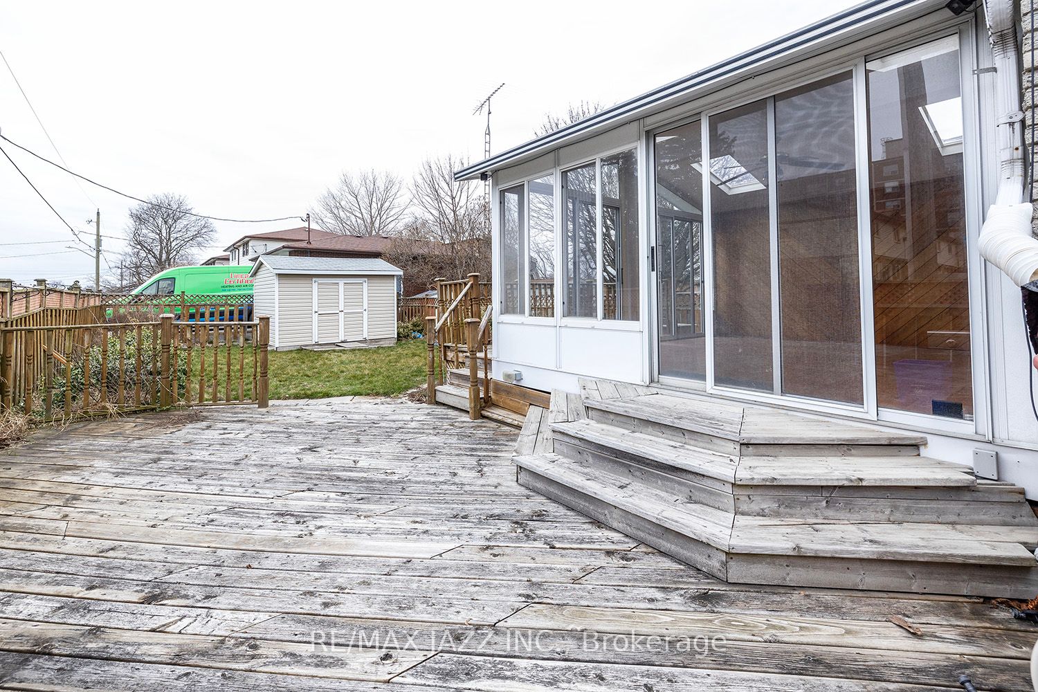 982 Renfrew Court