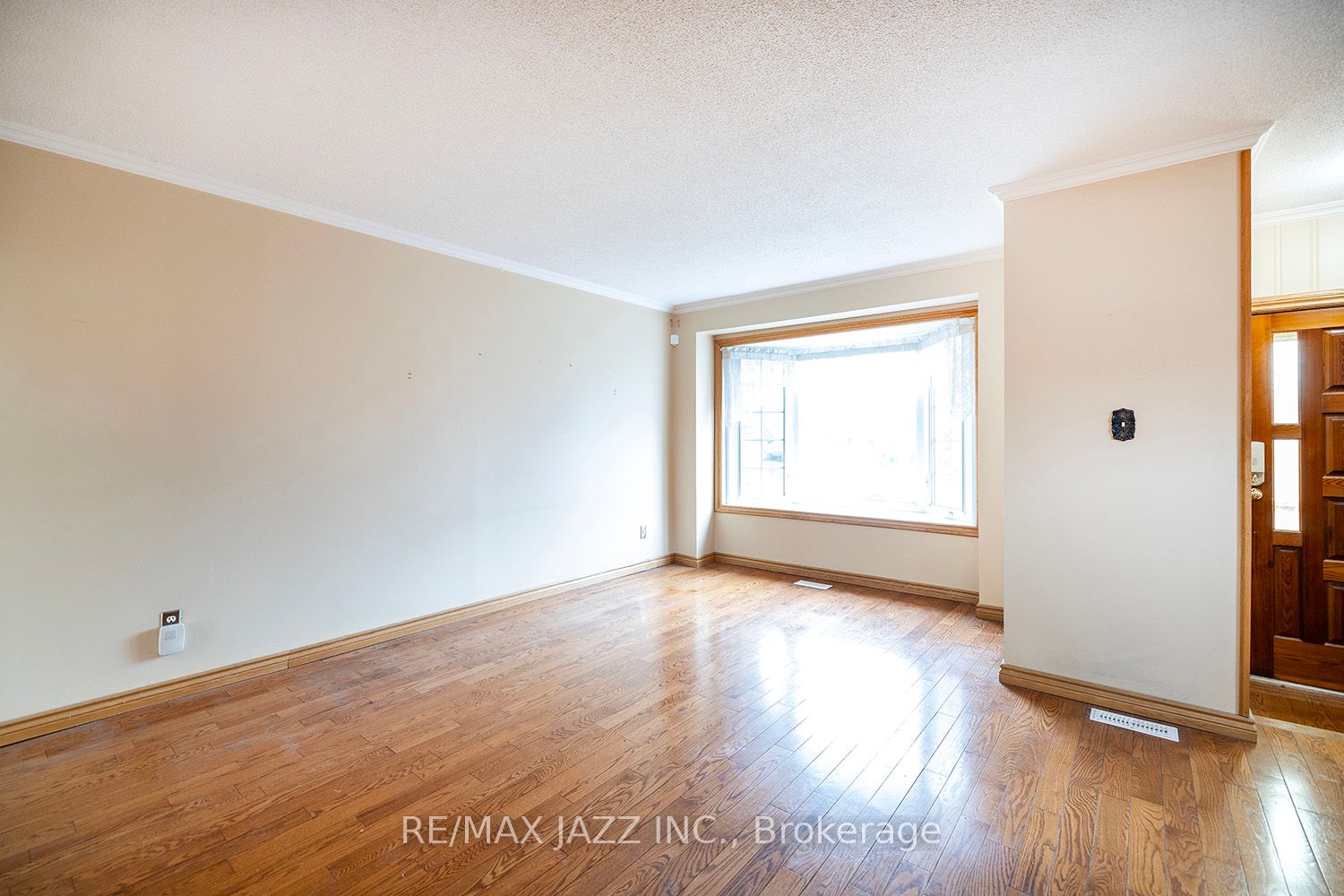982 Renfrew Court