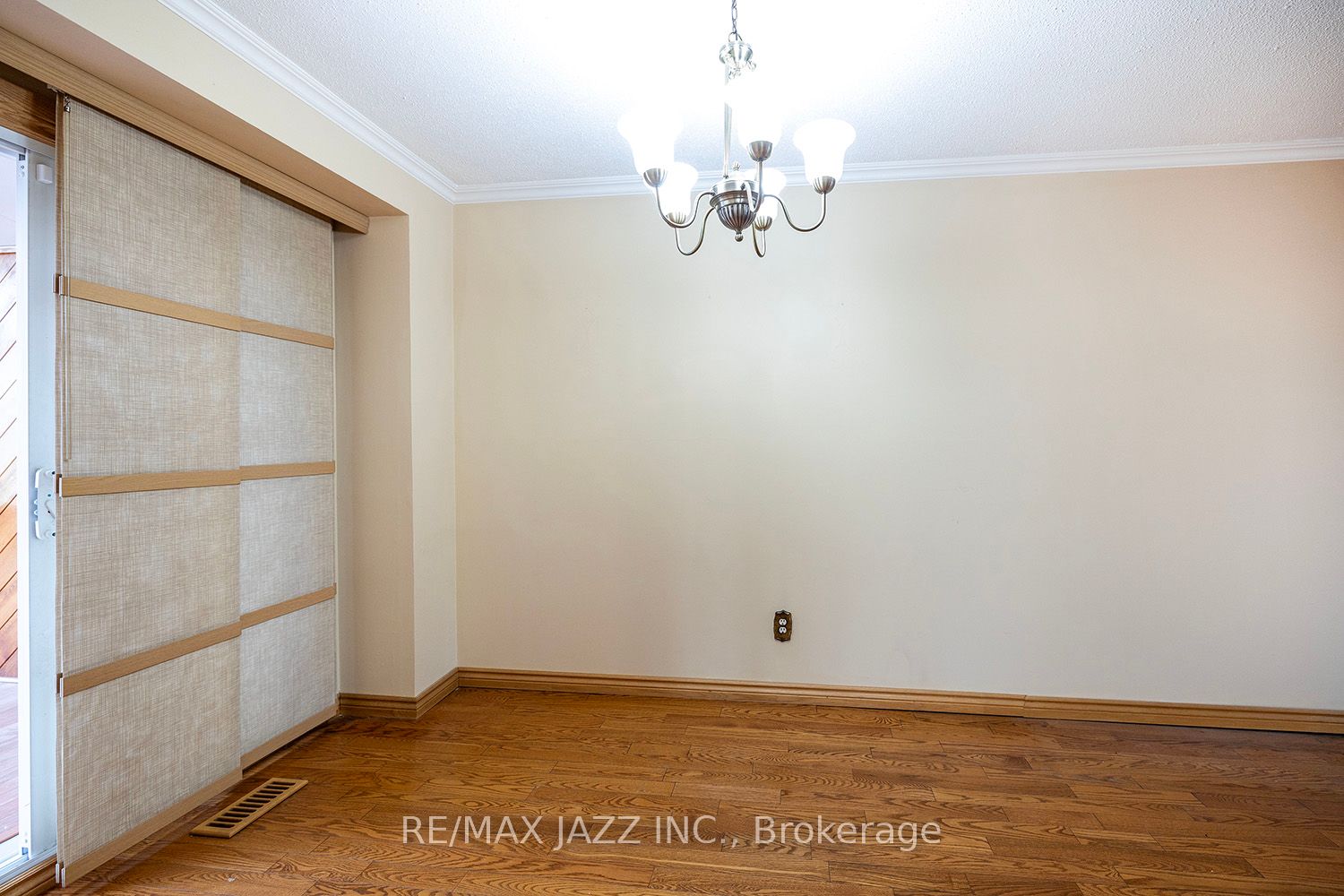 982 Renfrew Court