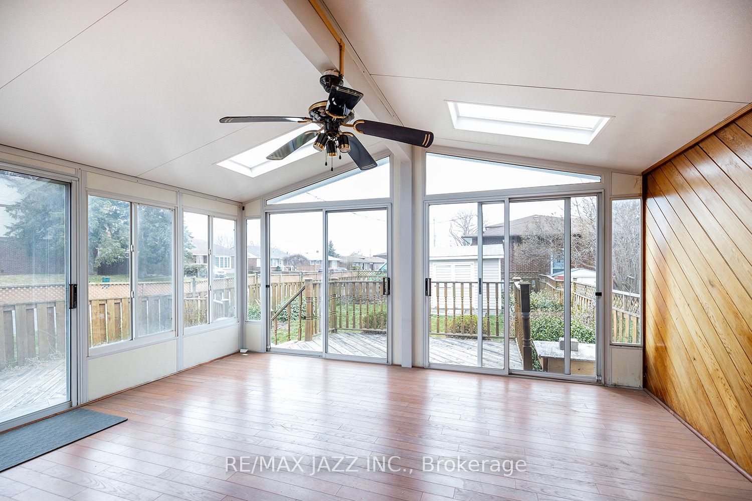 982 Renfrew Court