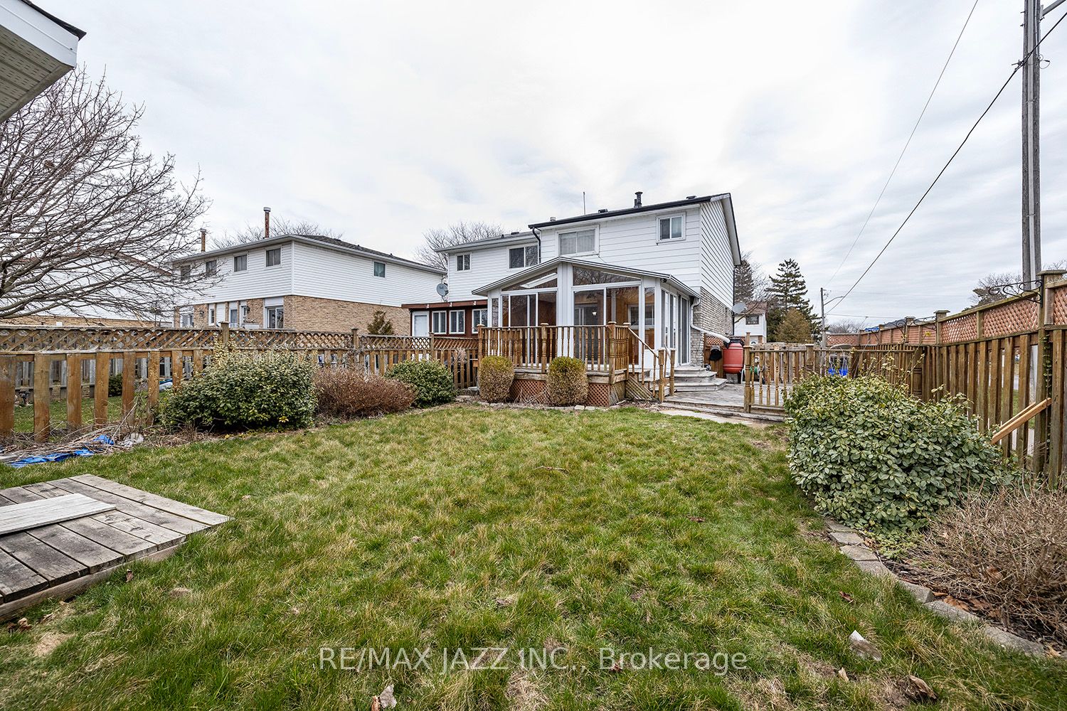 982 Renfrew Court