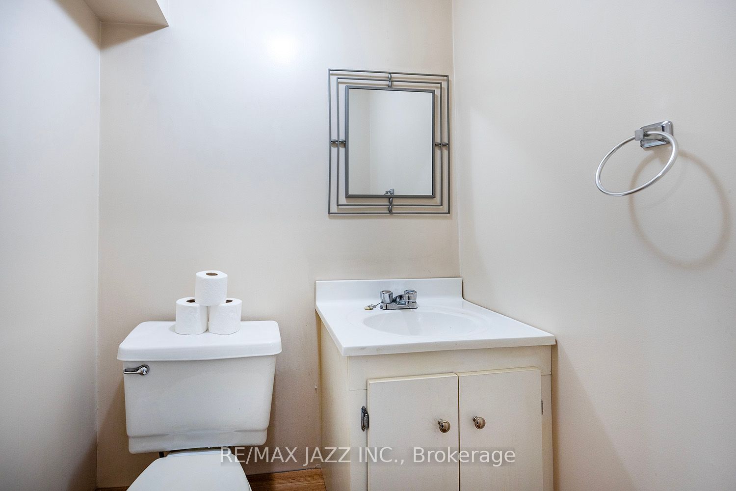 982 Renfrew Court