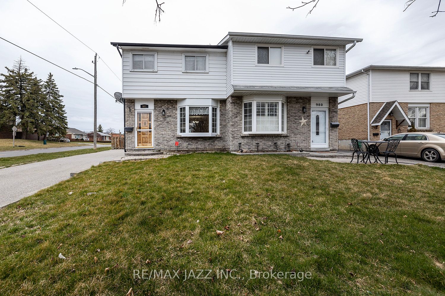 982 Renfrew Court