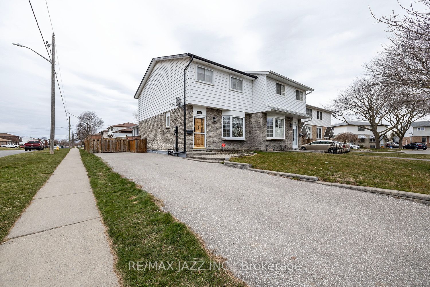 982 Renfrew Court