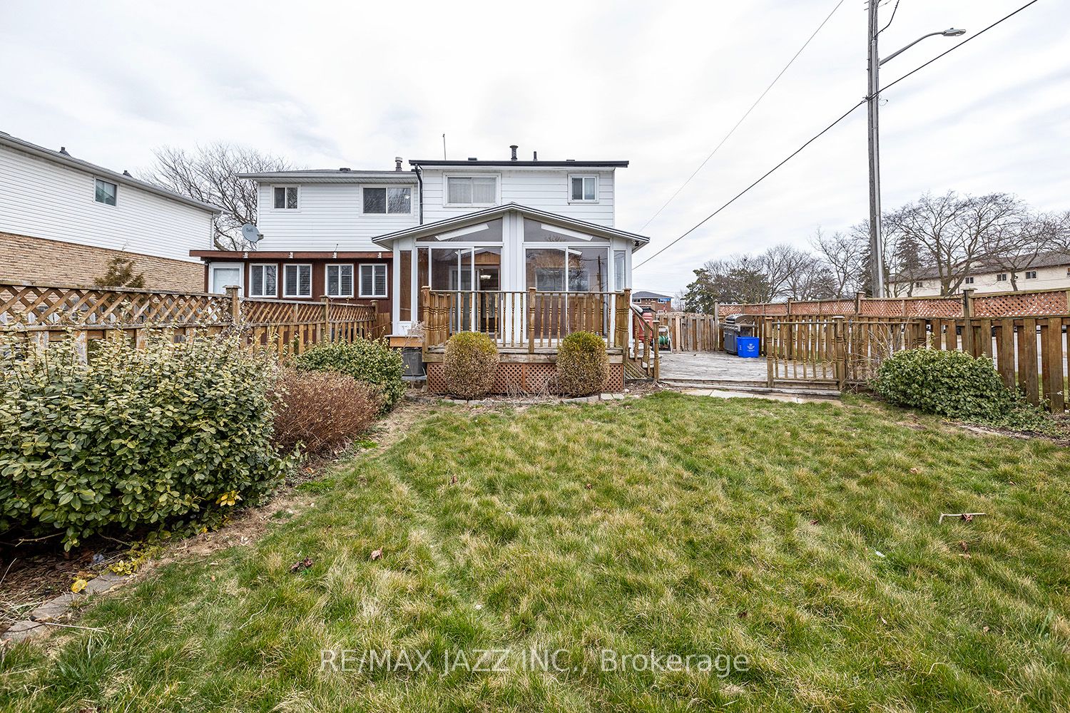 982 Renfrew Court