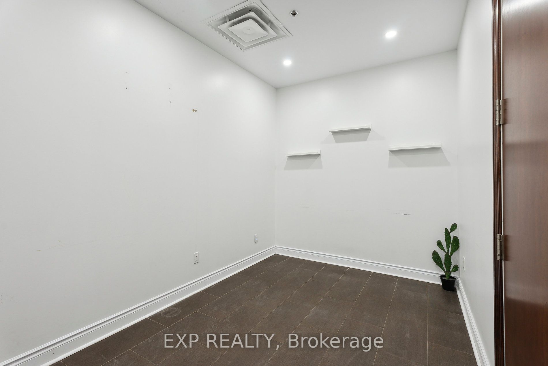 1585 Markham Rd, #303