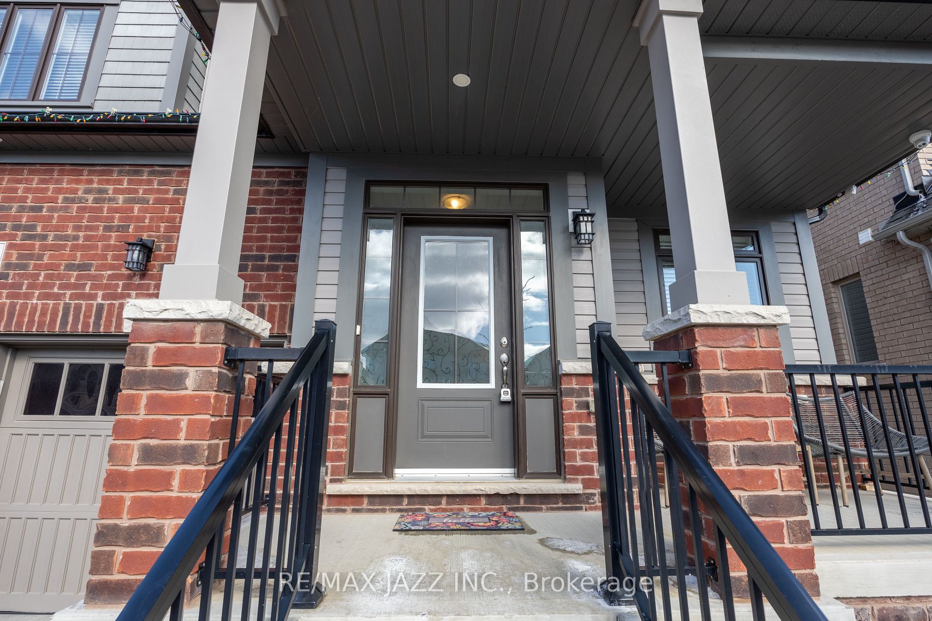 123 Crombie St
