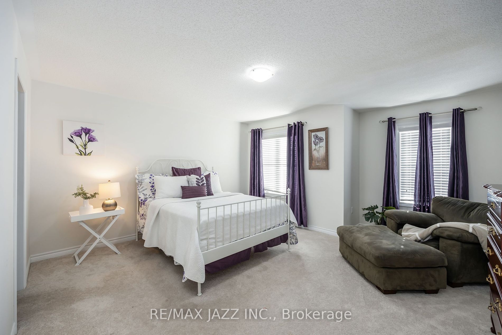 123 Crombie St