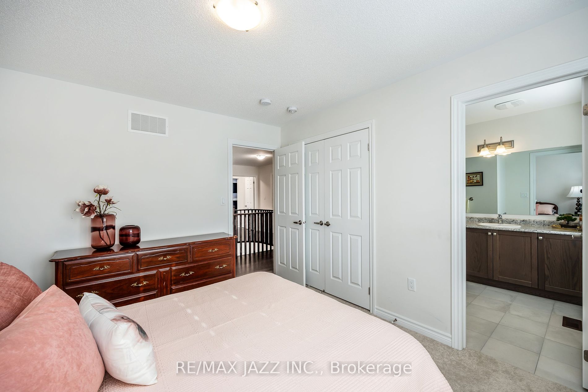 123 Crombie St