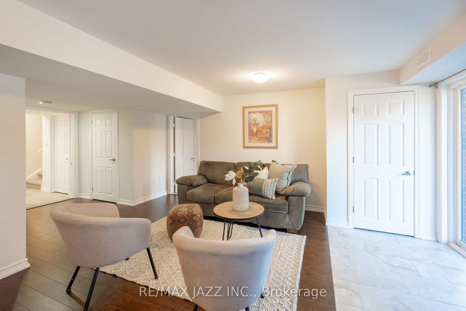 123 Crombie St