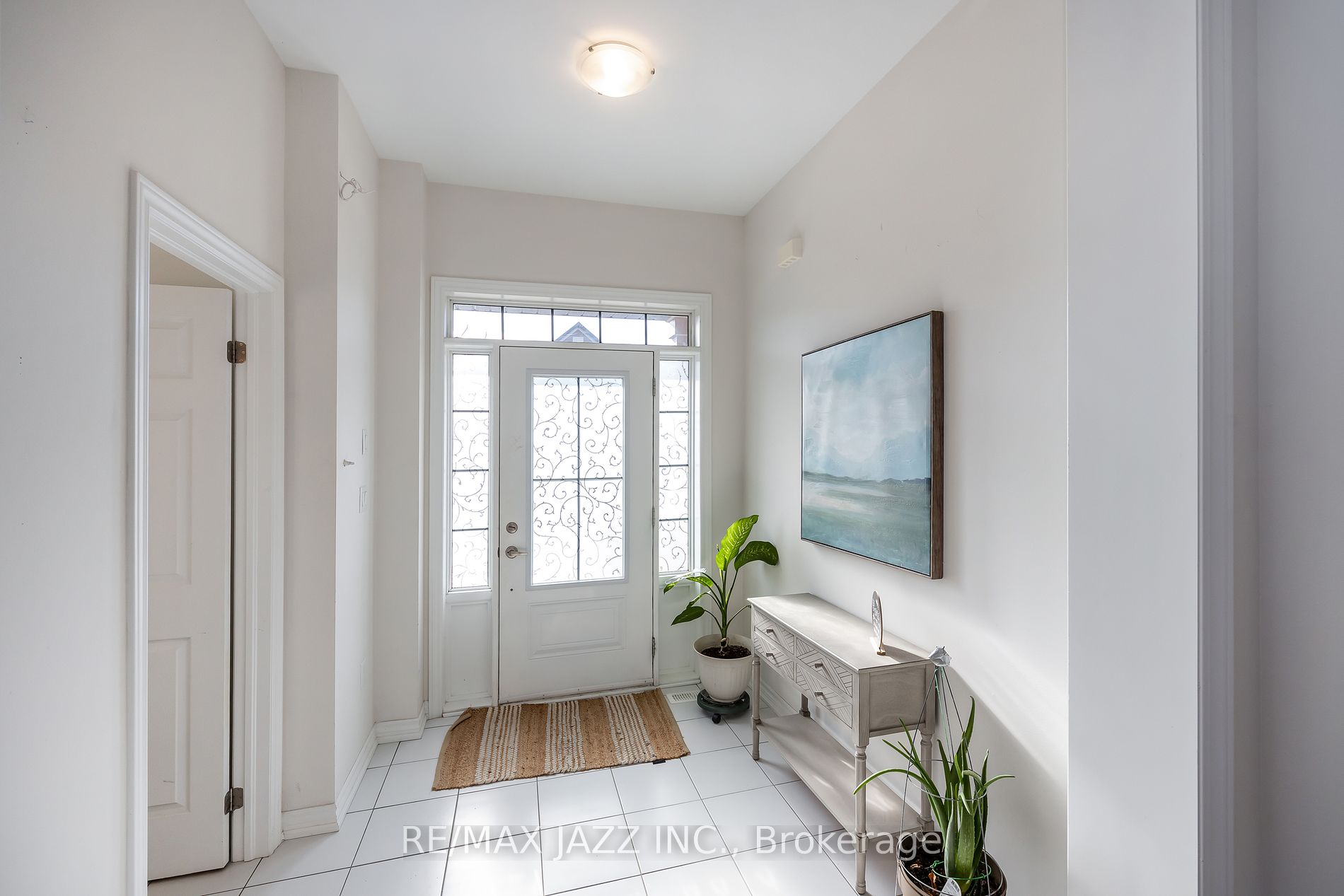 123 Crombie St