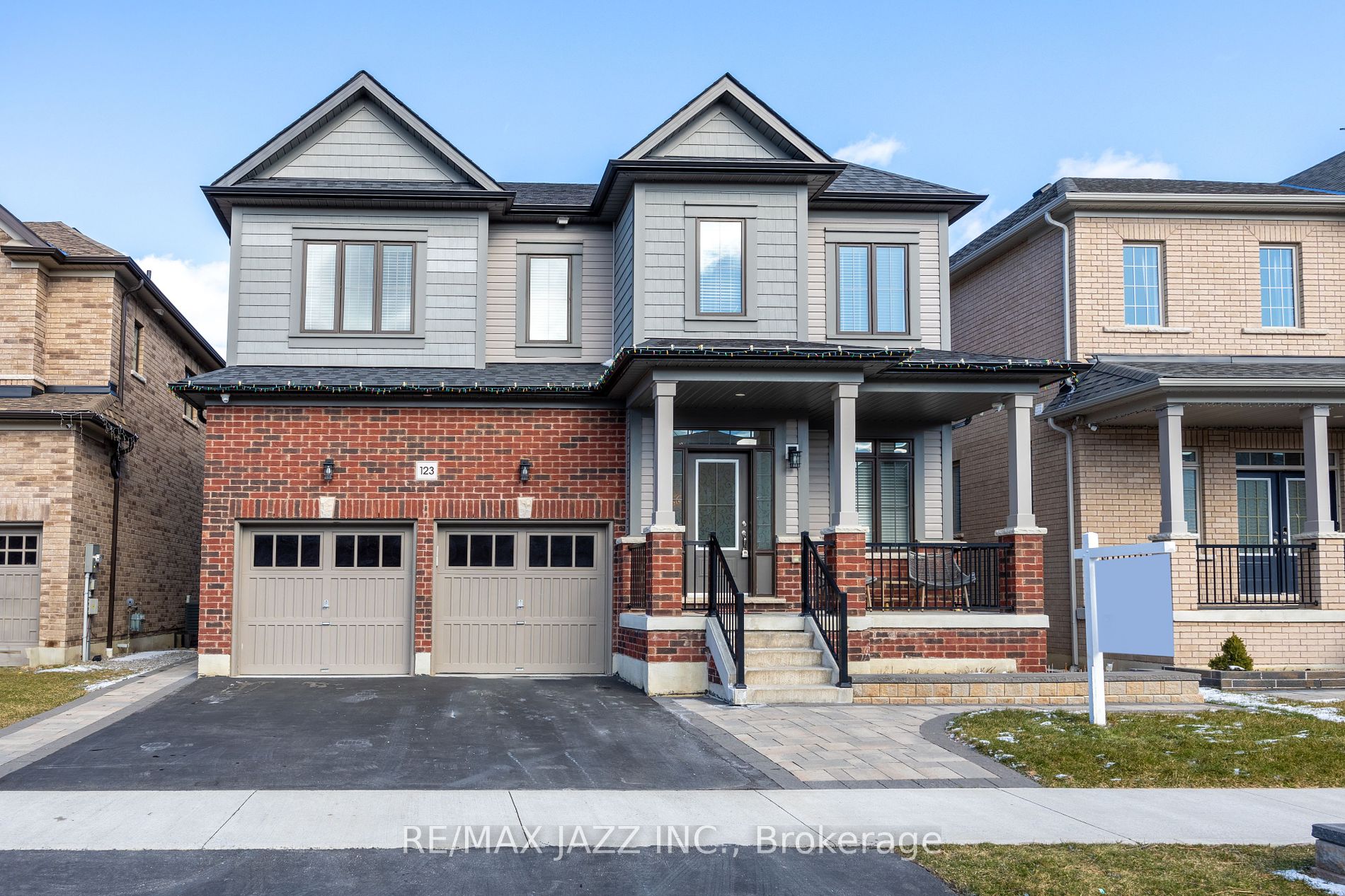 123 Crombie St