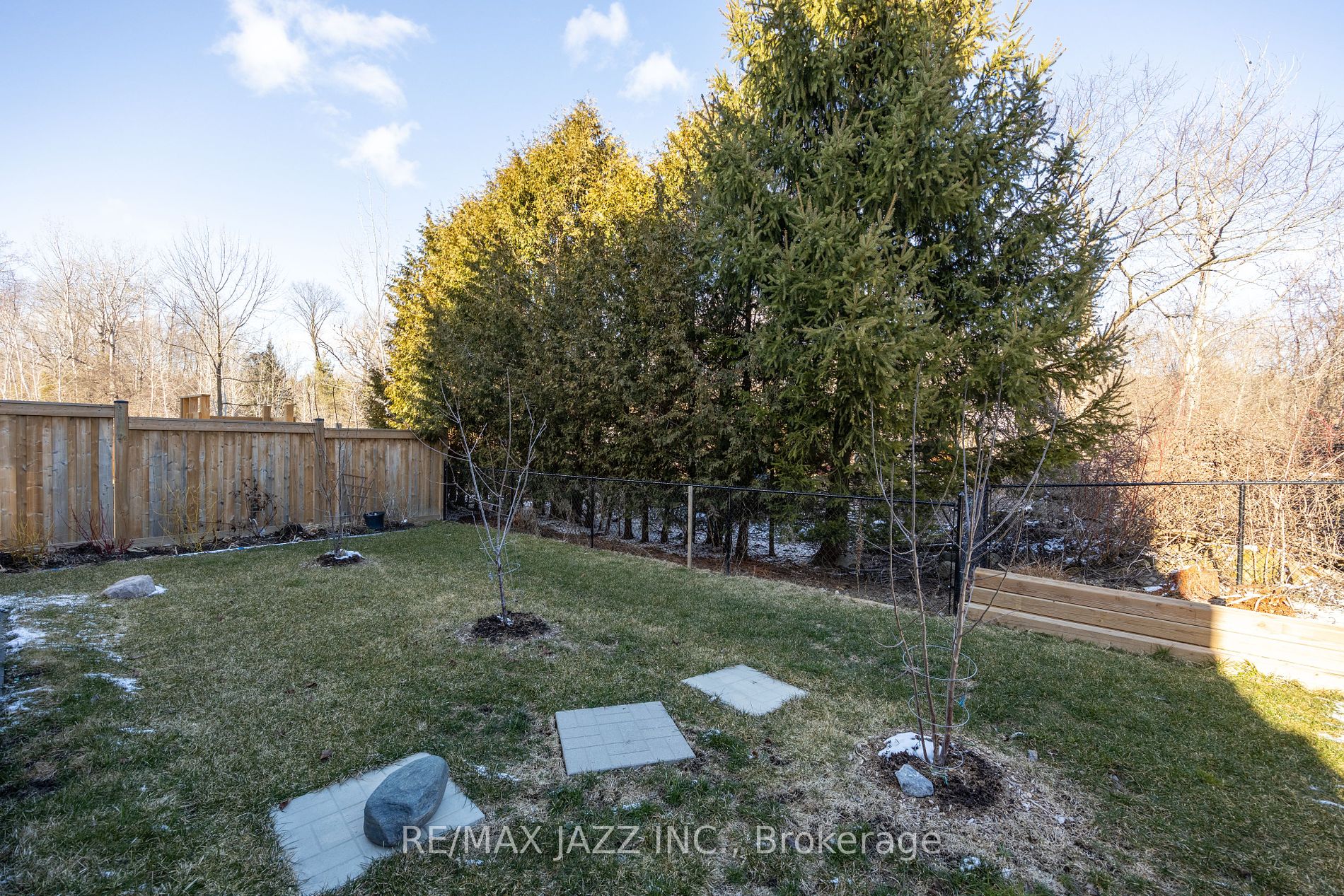 123 Crombie St