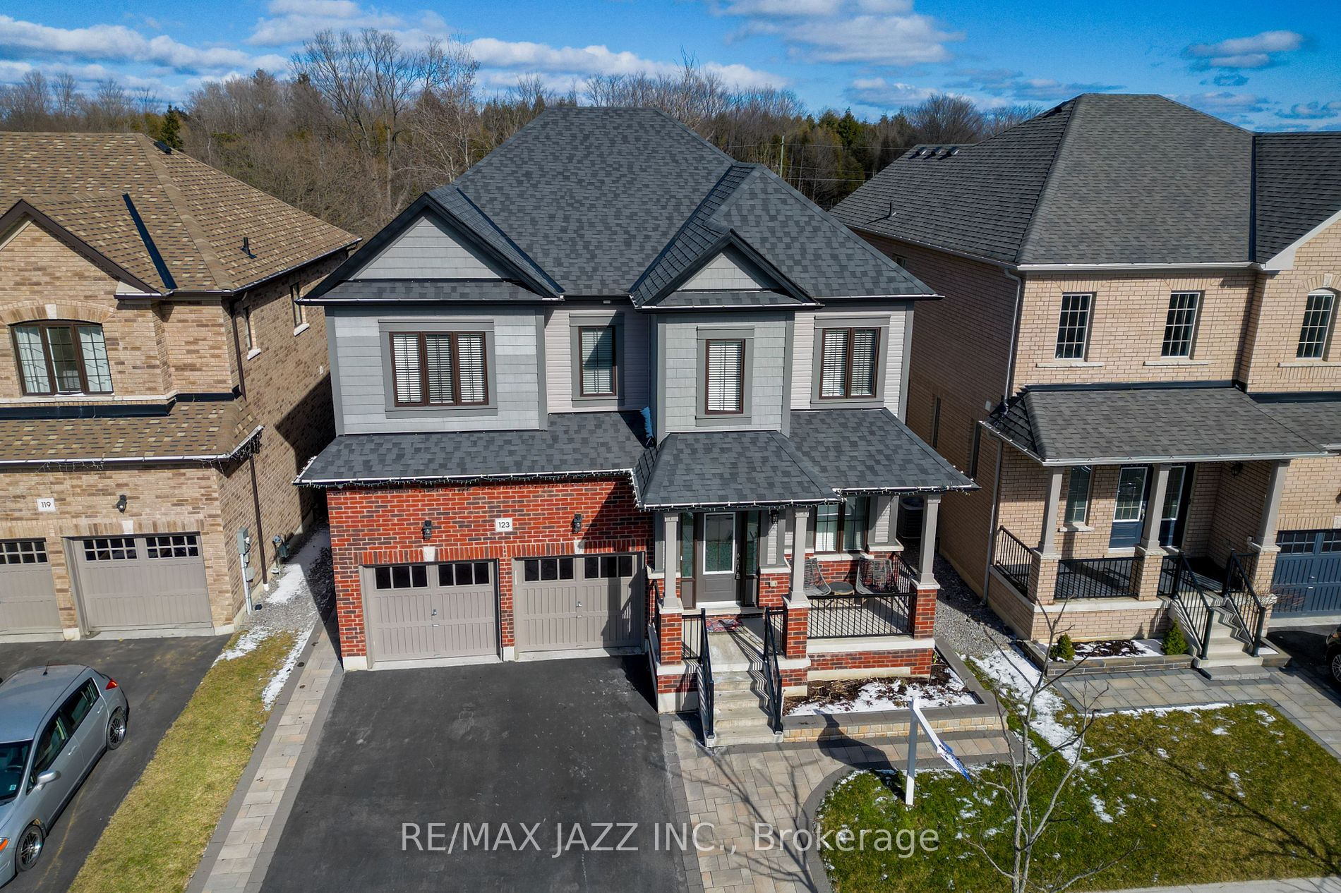123 Crombie St