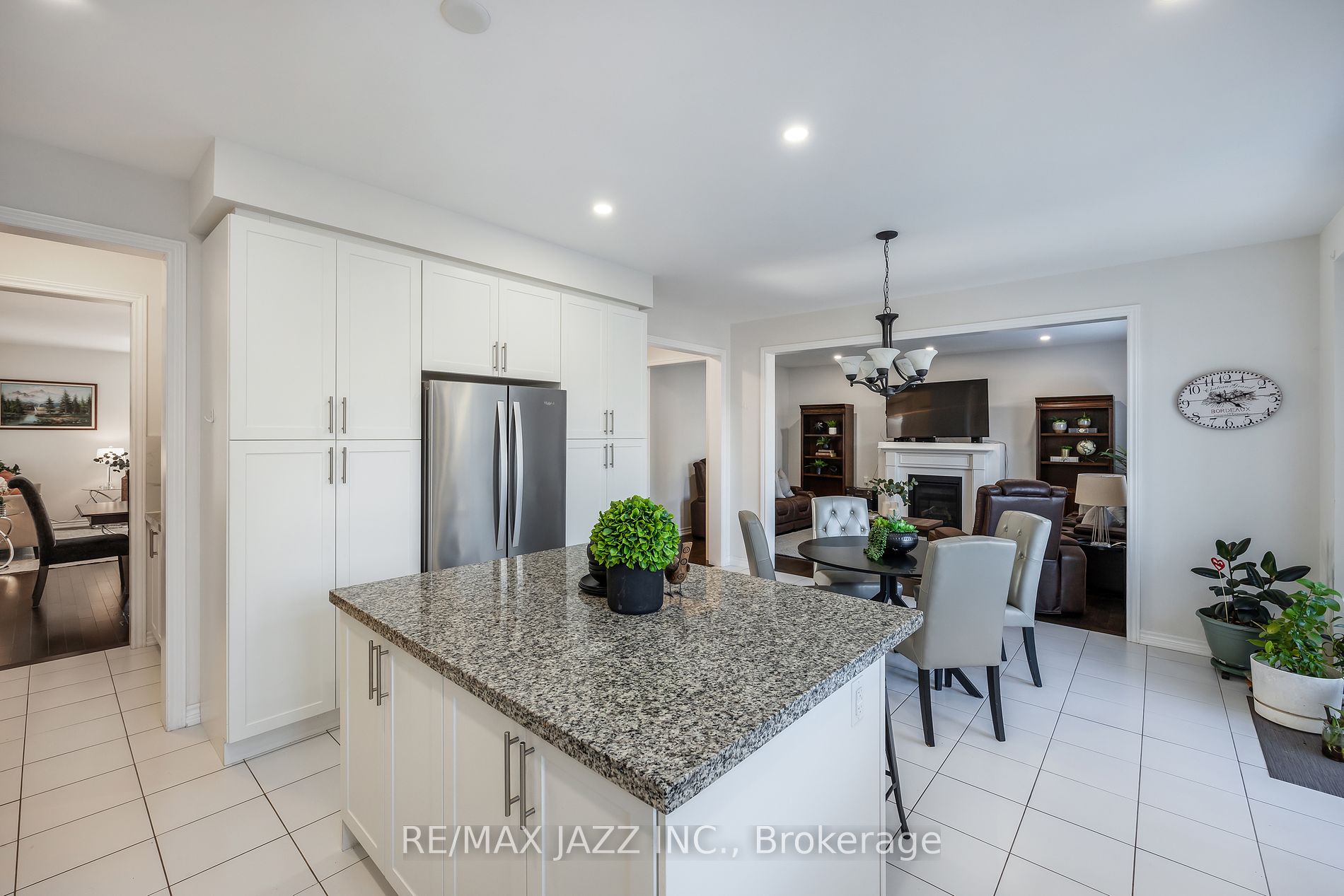 123 Crombie St