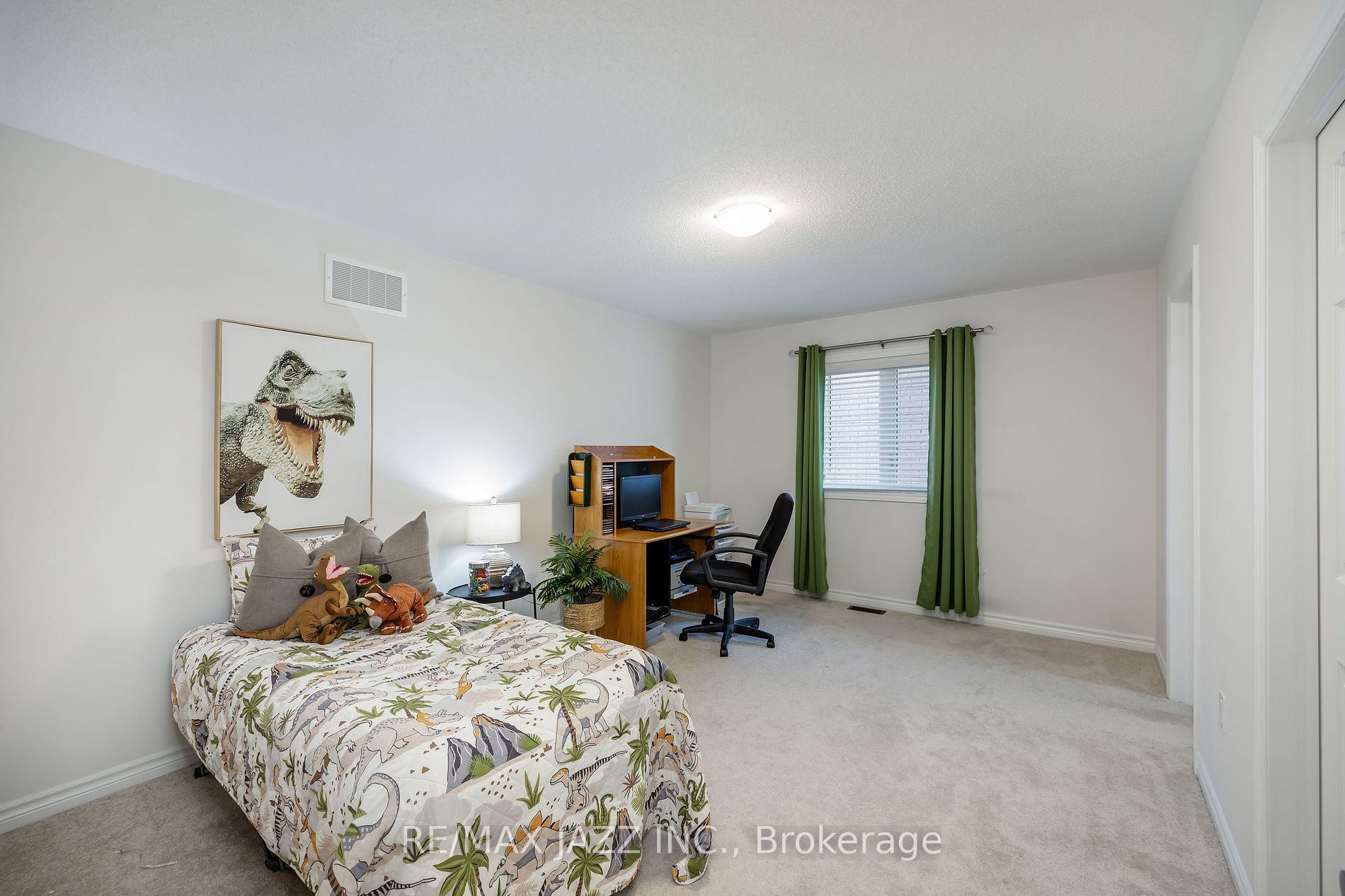 123 Crombie St