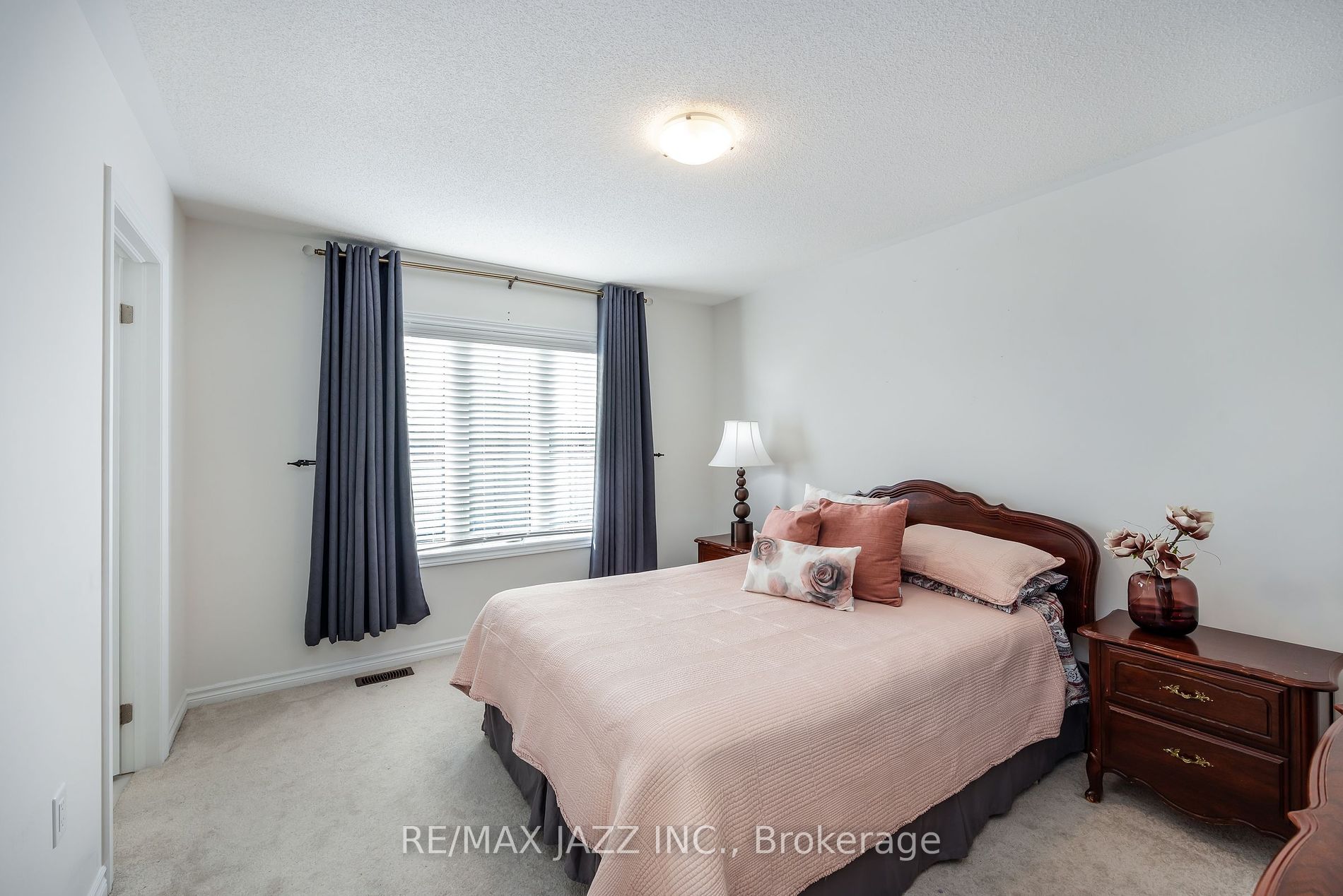 123 Crombie St