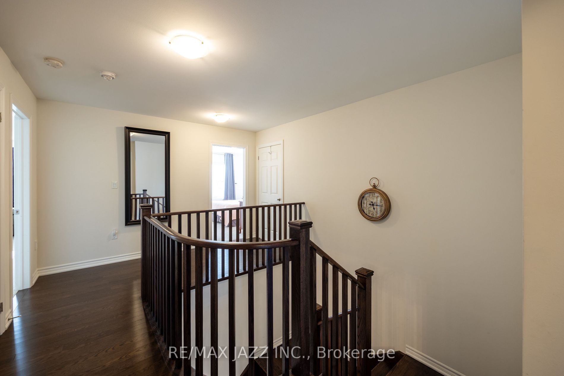 123 Crombie St