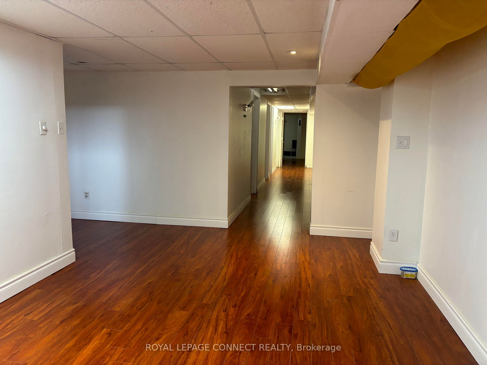68 Harwood Ave S