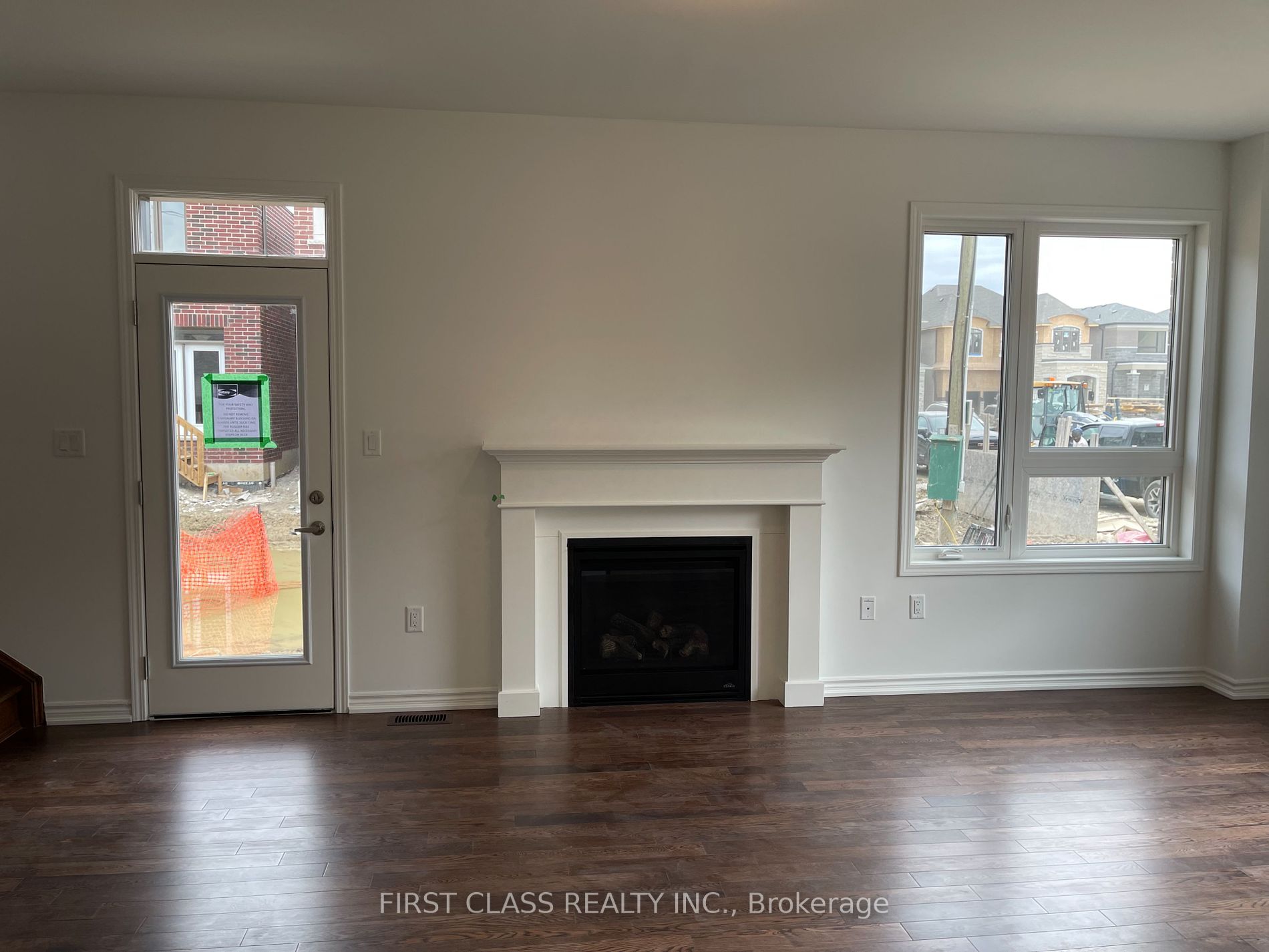 1400 Mockingbird Sq