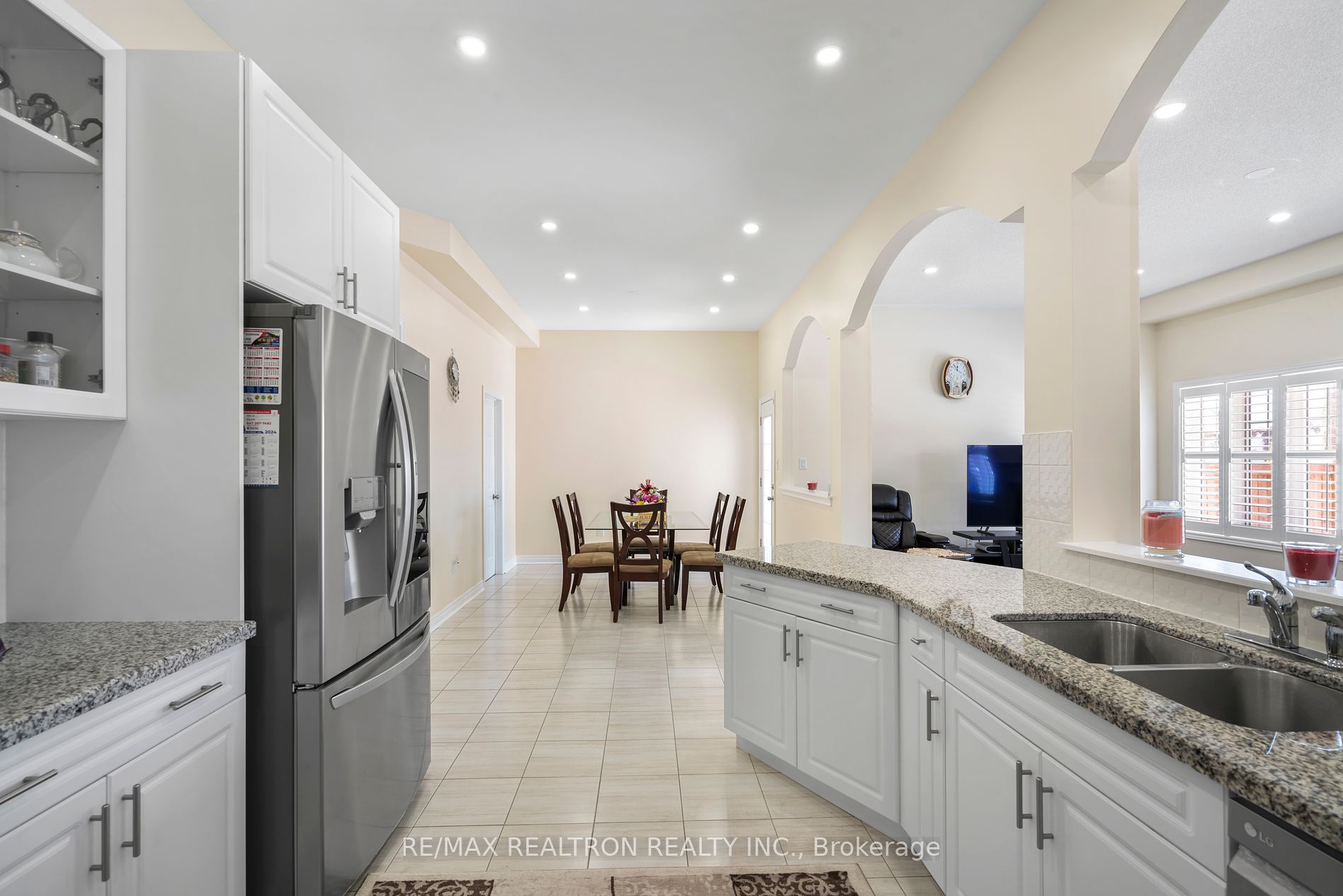 688 Audley Rd S
