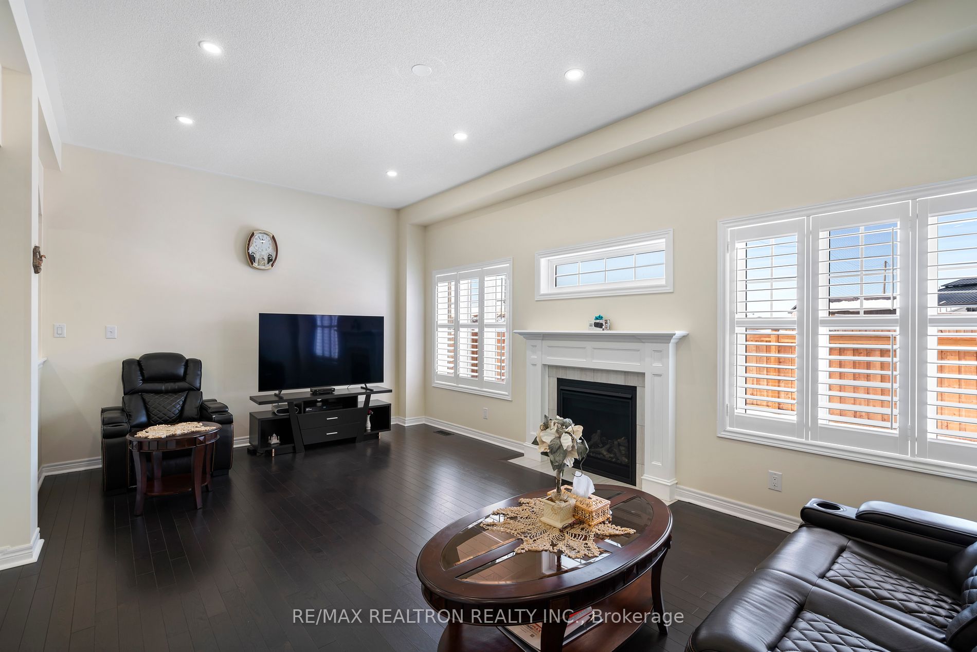 688 Audley Rd S