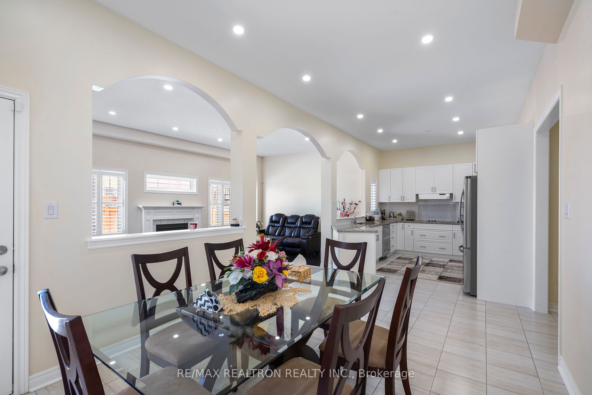 688 Audley Rd S