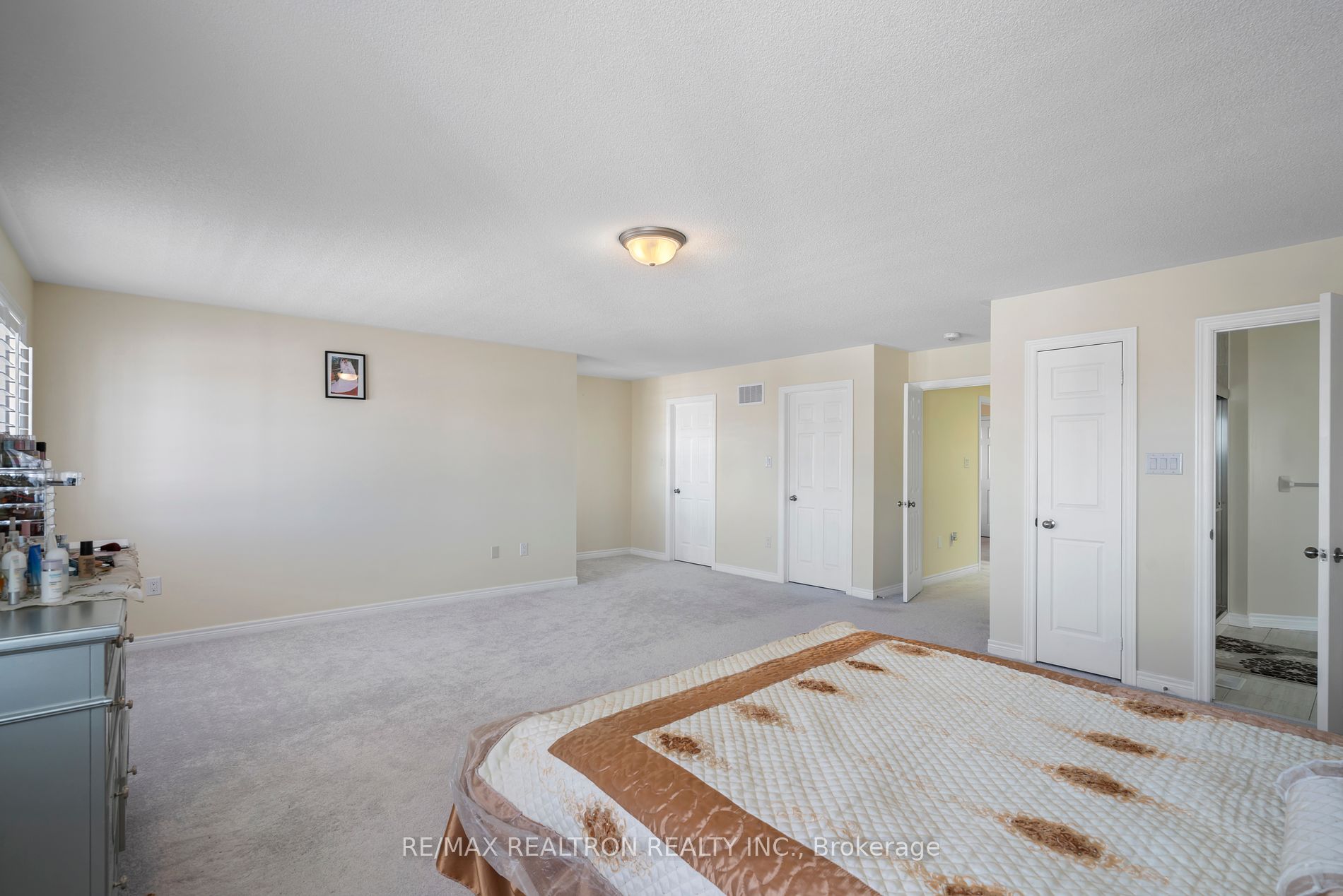 688 Audley Rd S