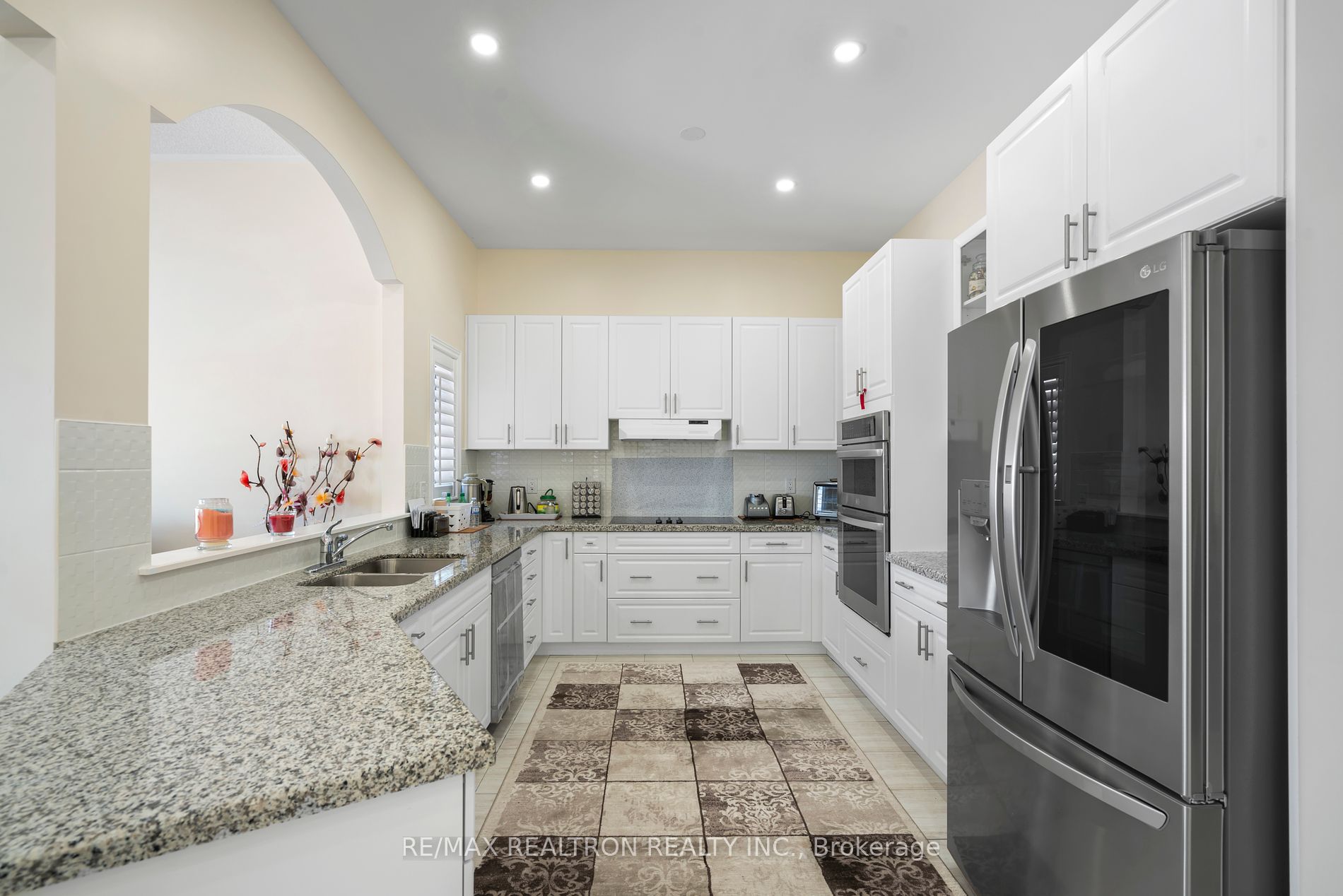 688 Audley Rd S