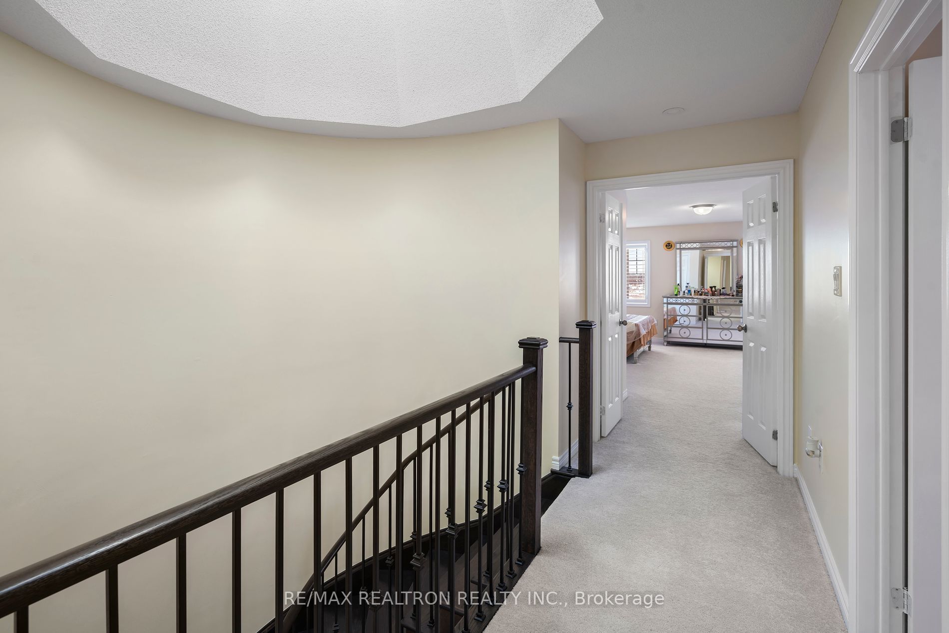 688 Audley Rd S