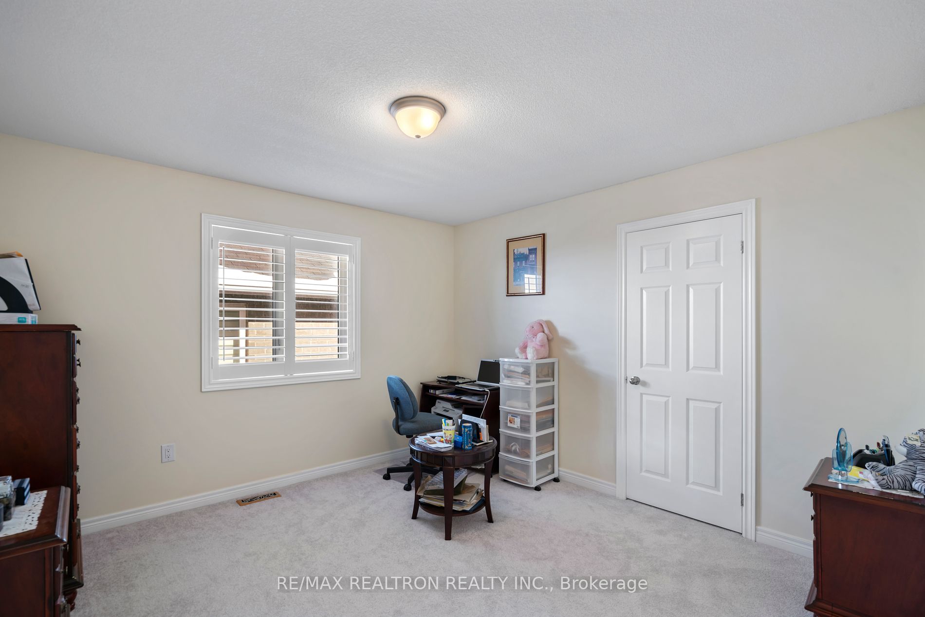 688 Audley Rd S