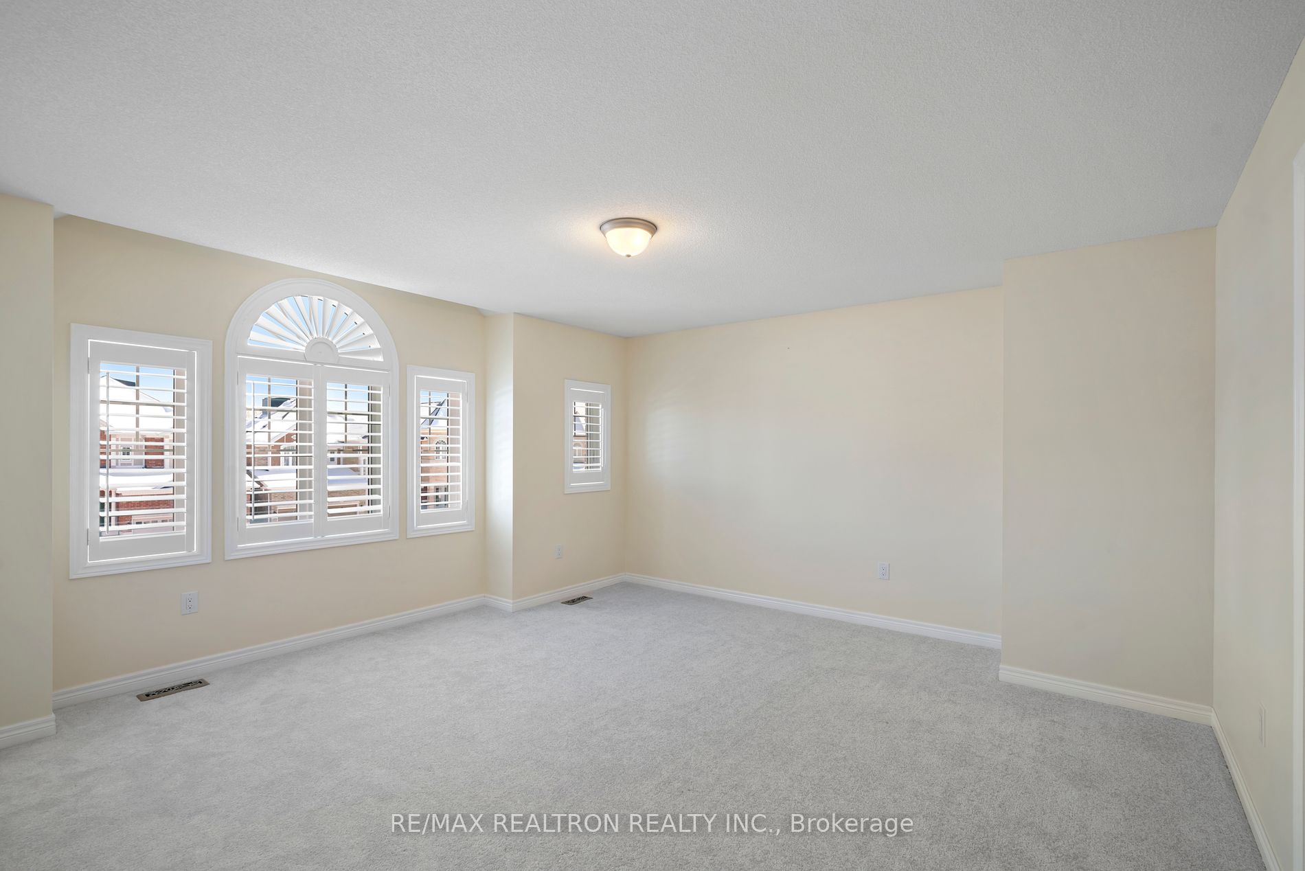 688 Audley Rd S