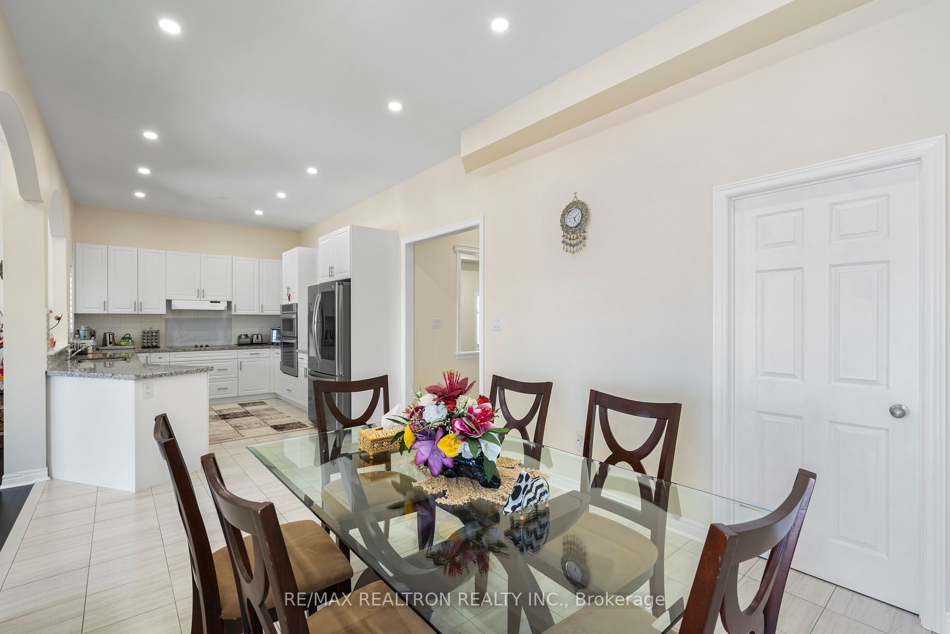 688 Audley Rd S