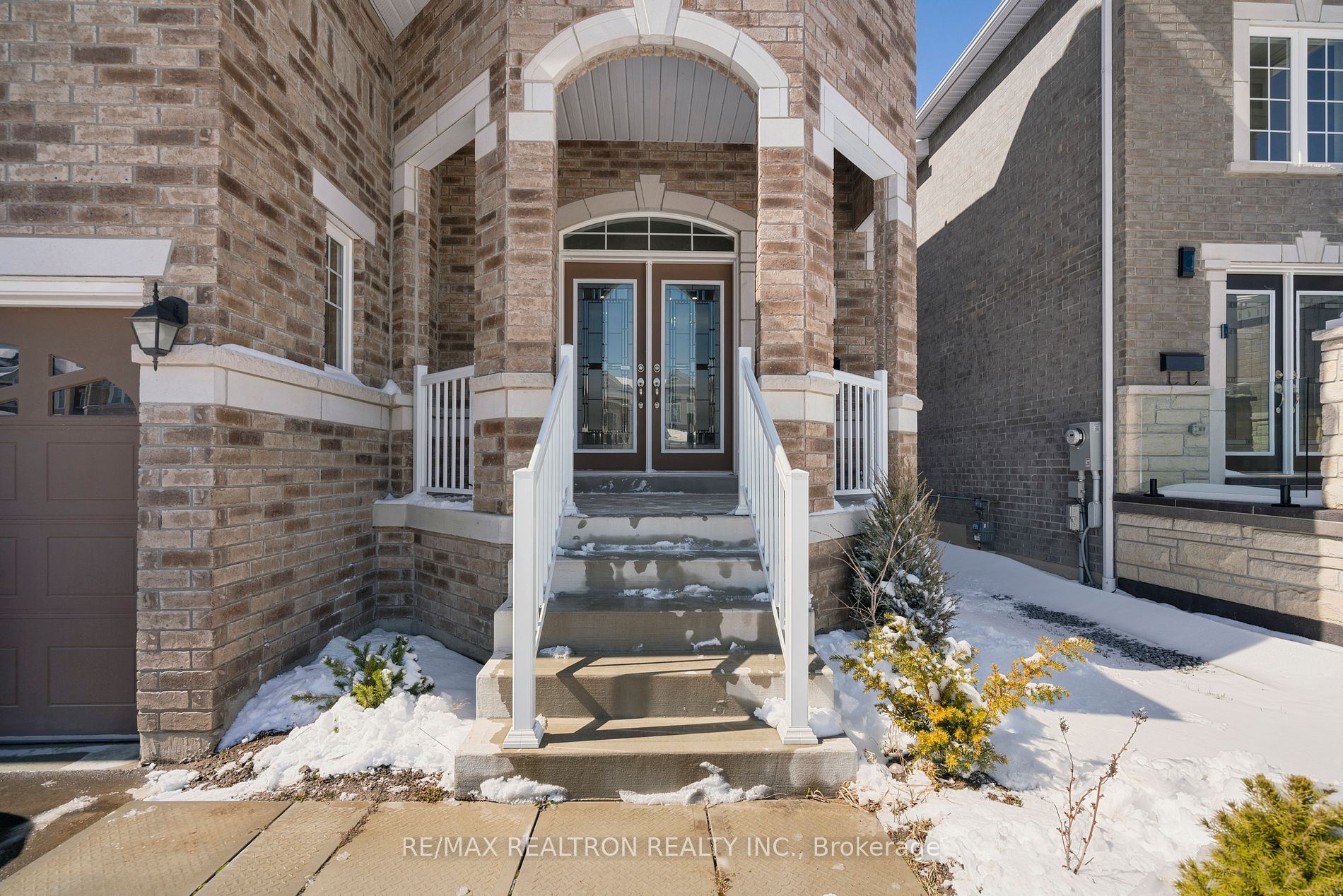 688 Audley Rd S