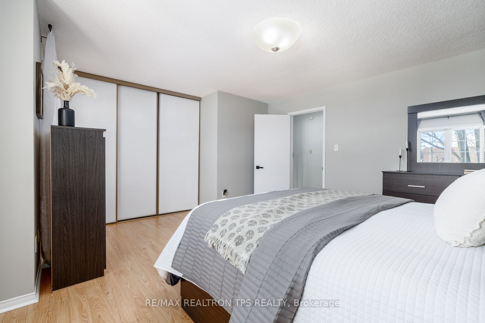 10 Bassett Blvd, #38
