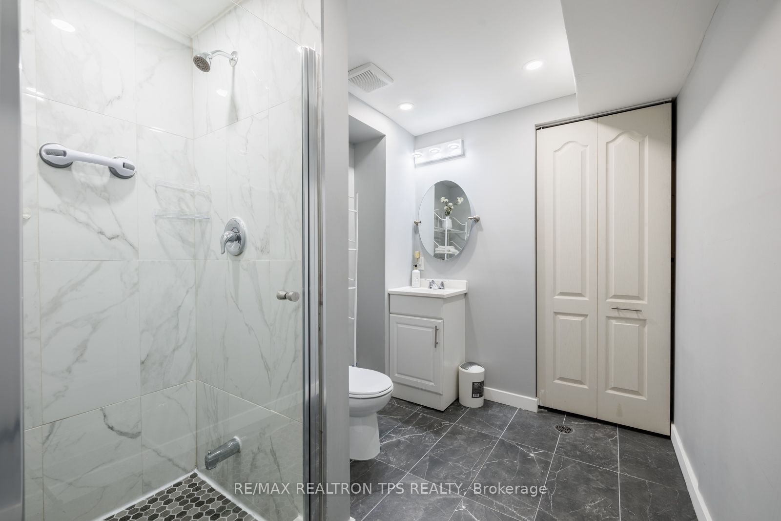 10 Bassett Blvd, #38