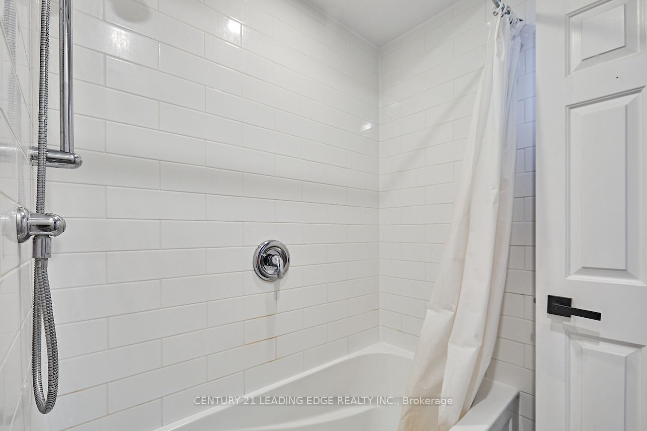 40 Waywell St, #Upper