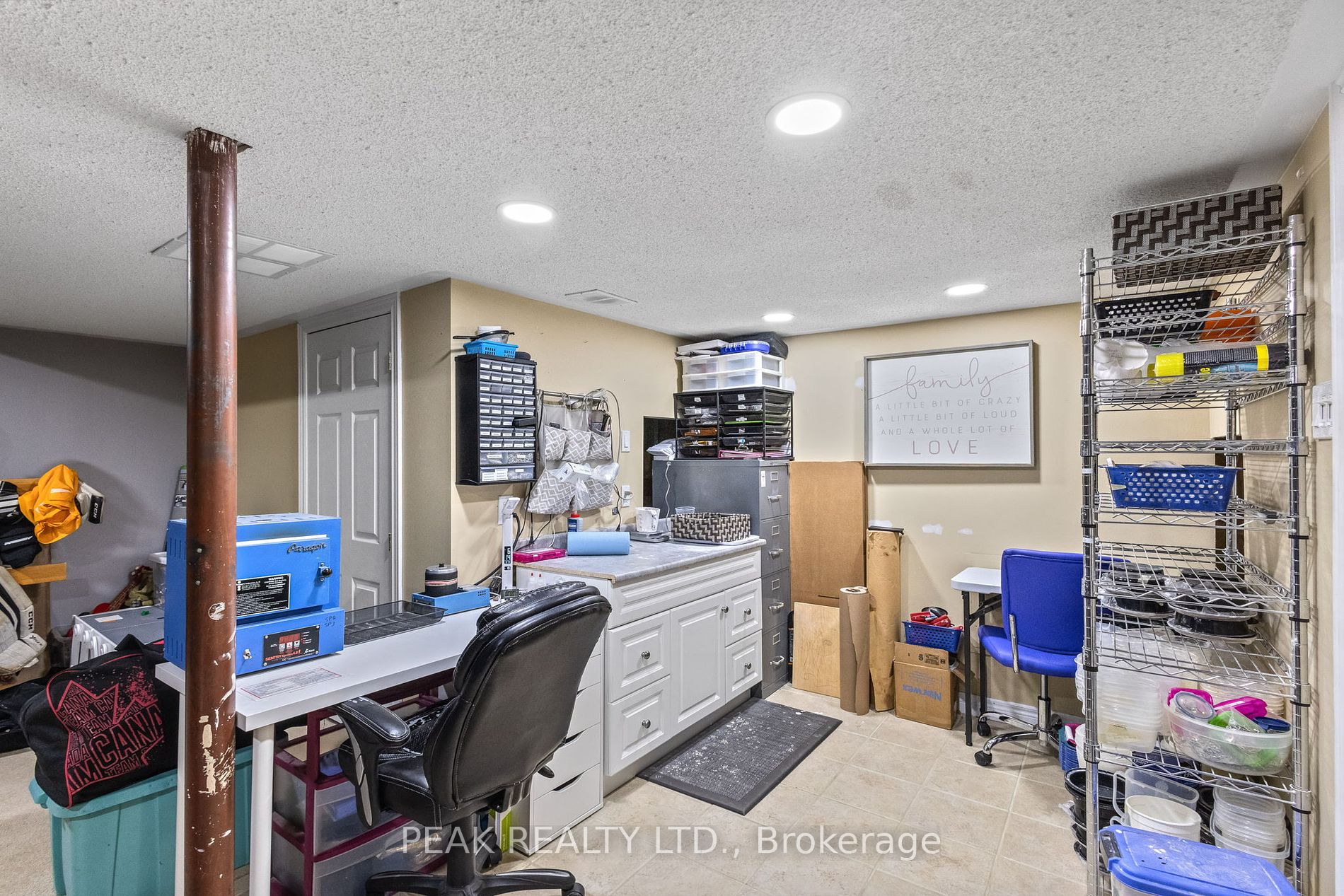 76 Fry Cres