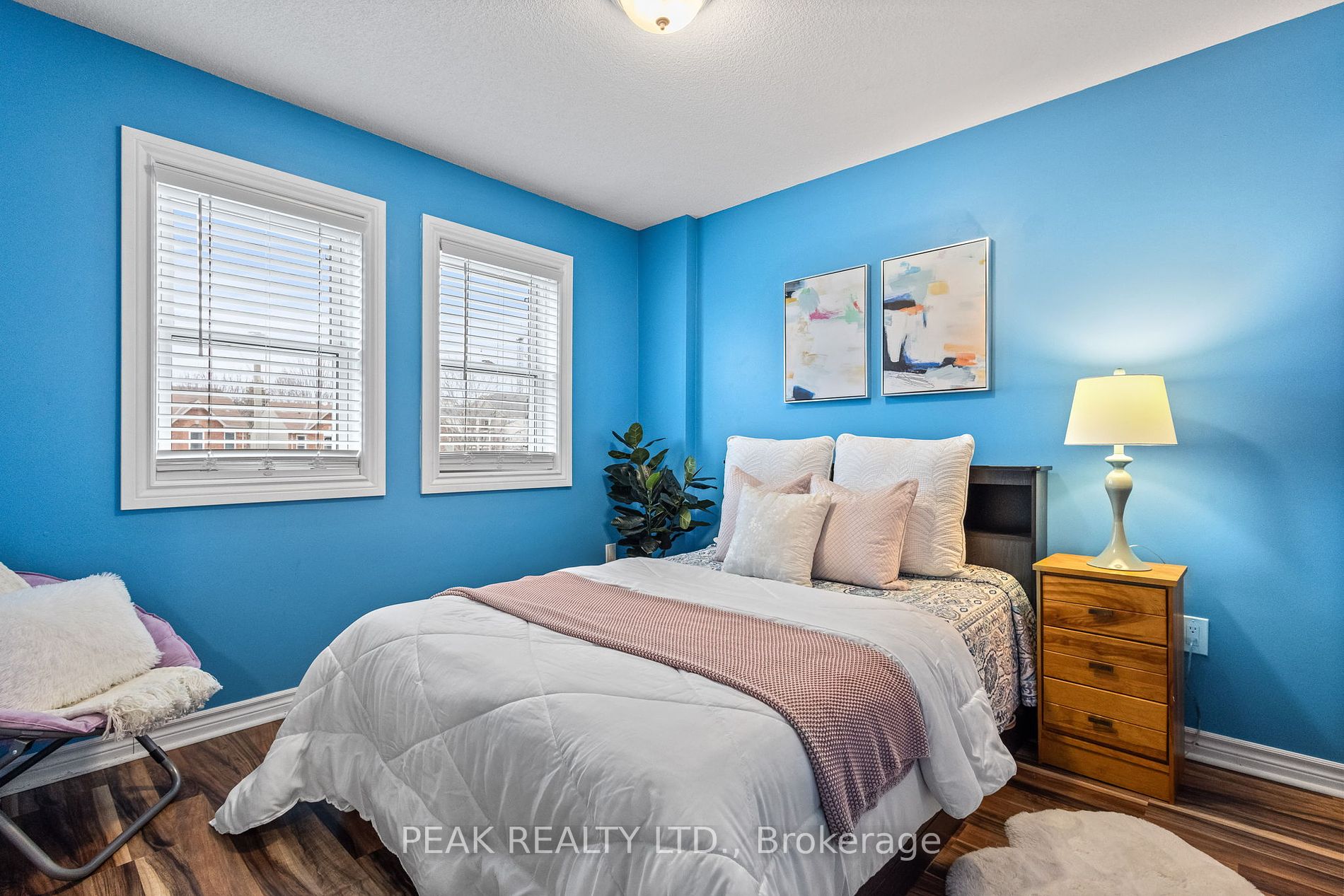 76 Fry Cres