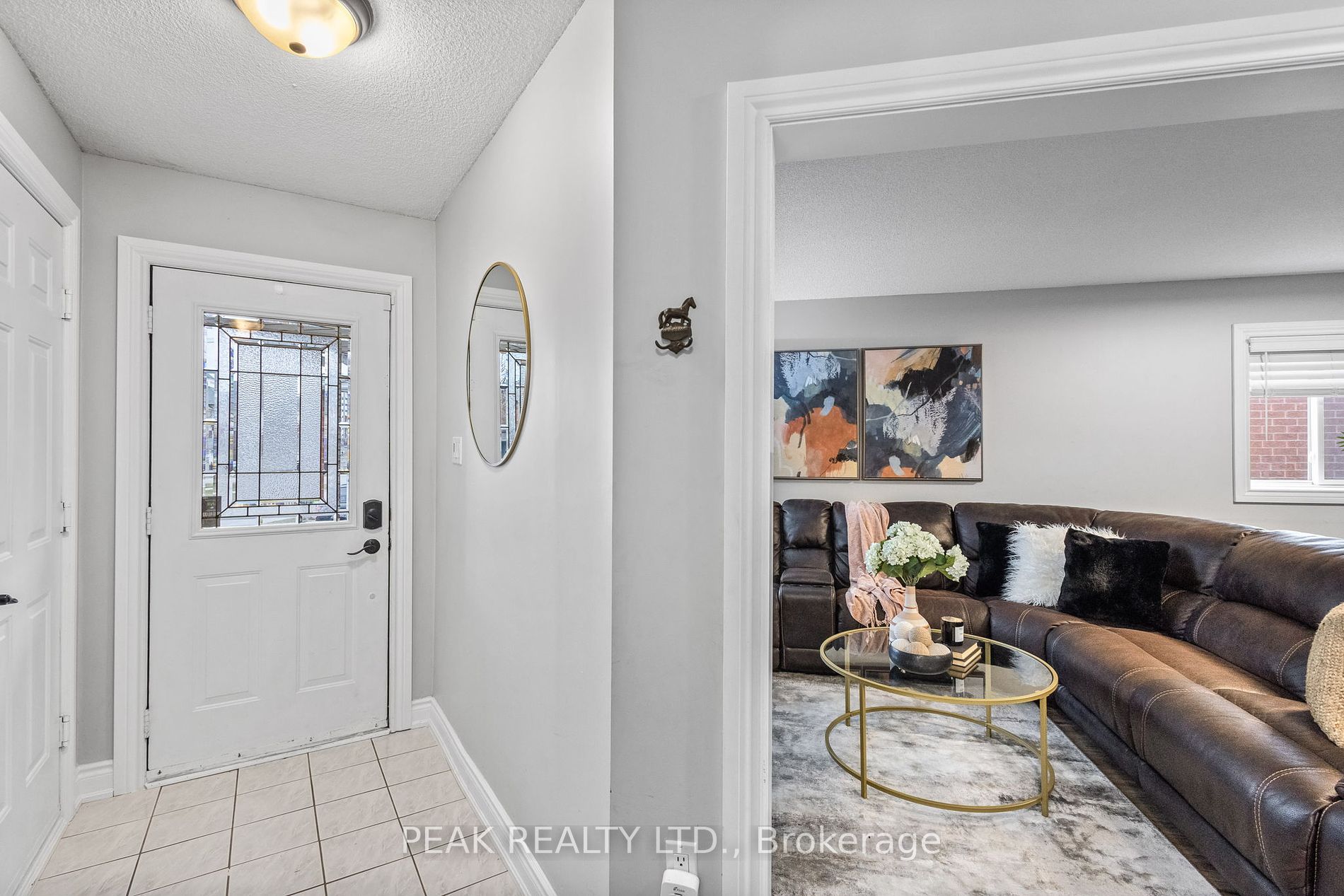 76 Fry Cres