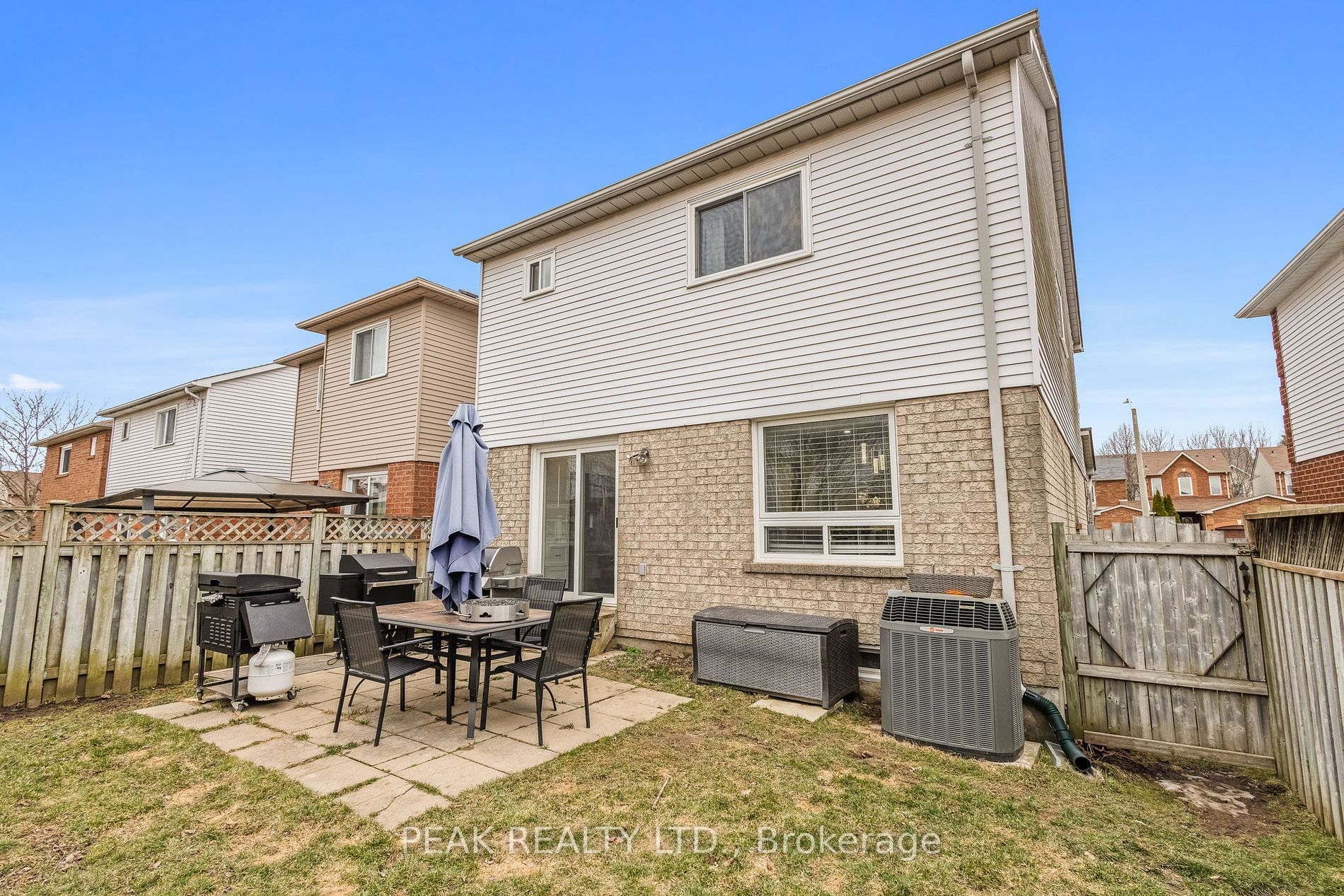 76 Fry Cres