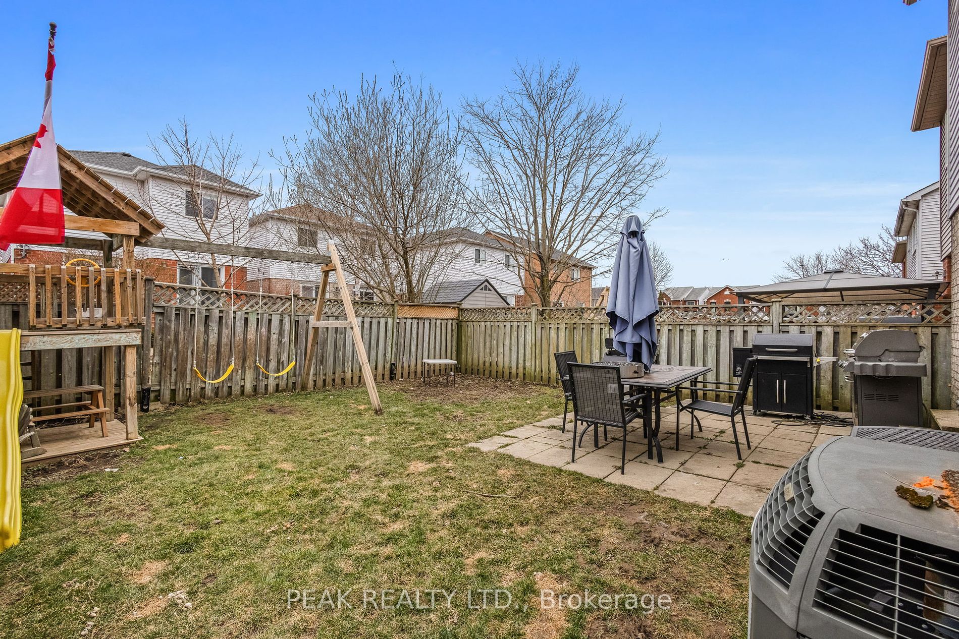 76 Fry Cres