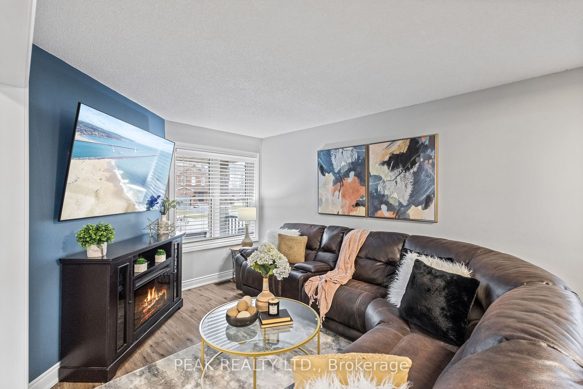 76 Fry Cres