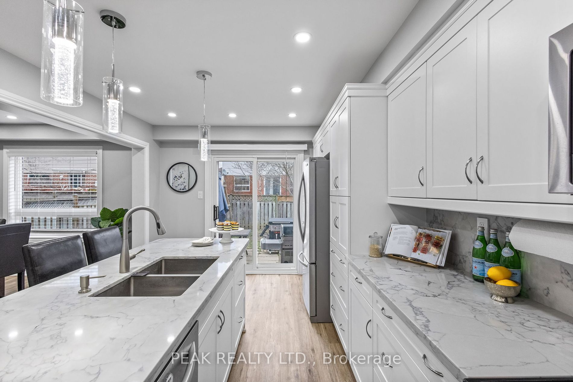 76 Fry Cres