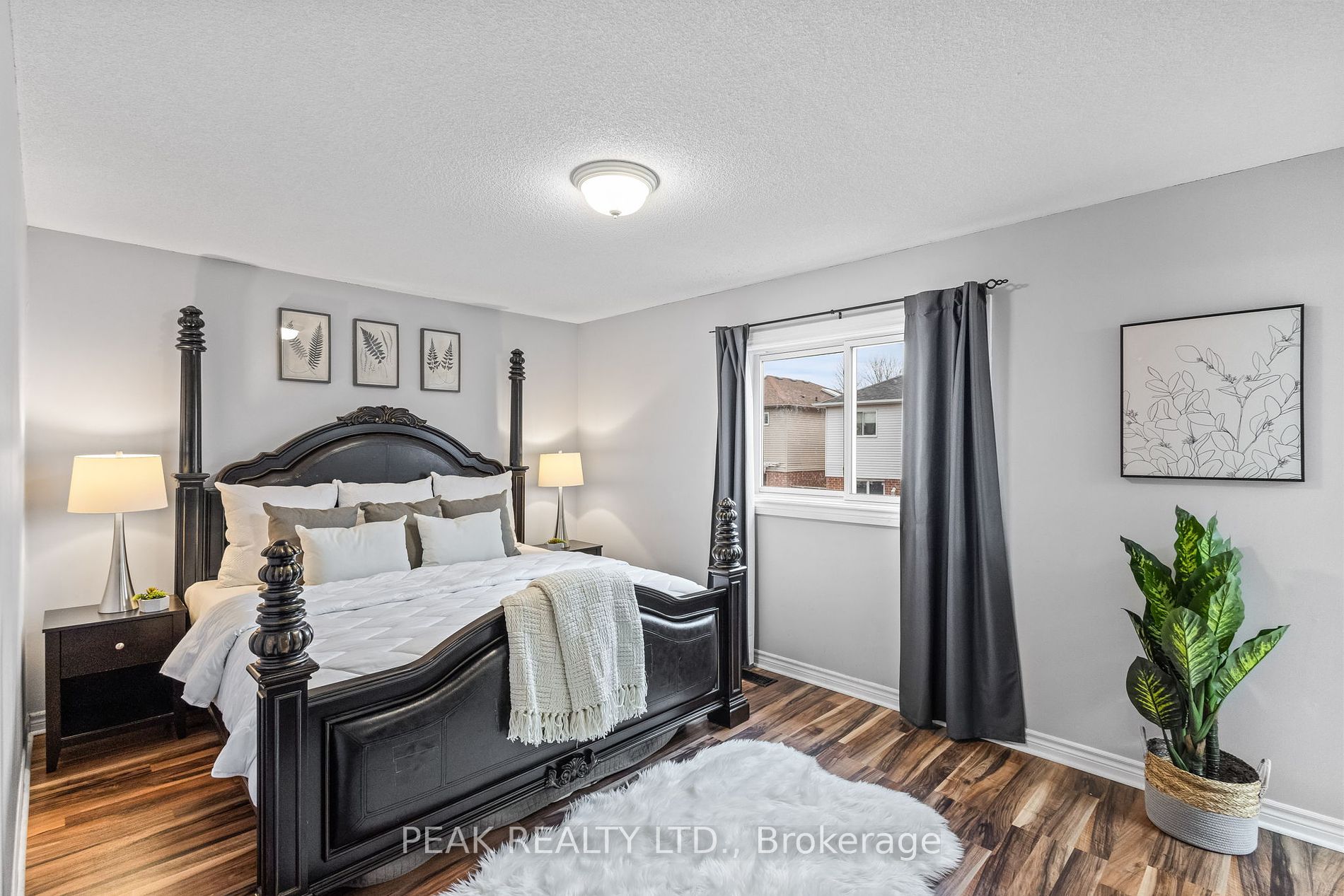 76 Fry Cres